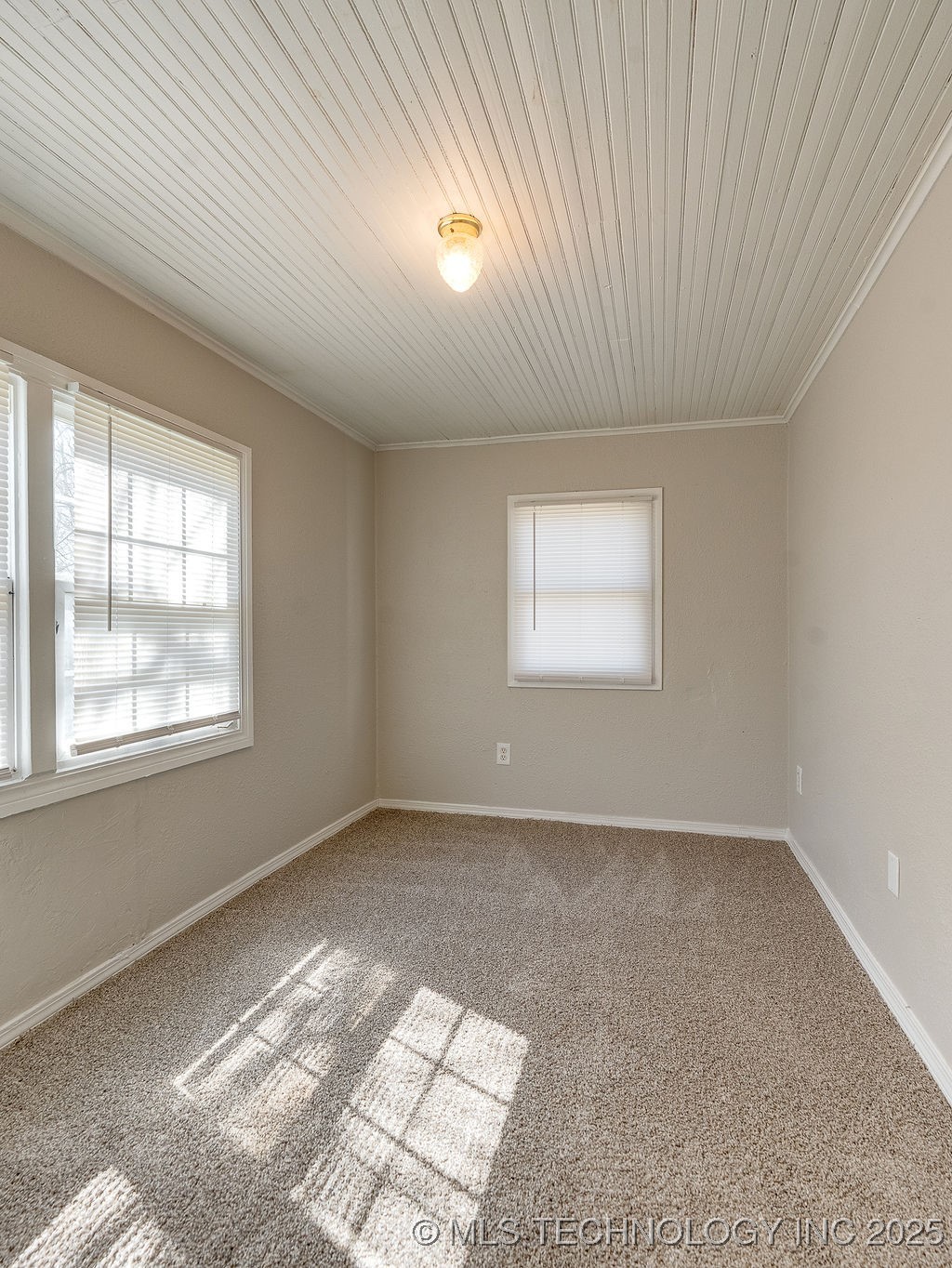 711 W 8th Property Photo 23