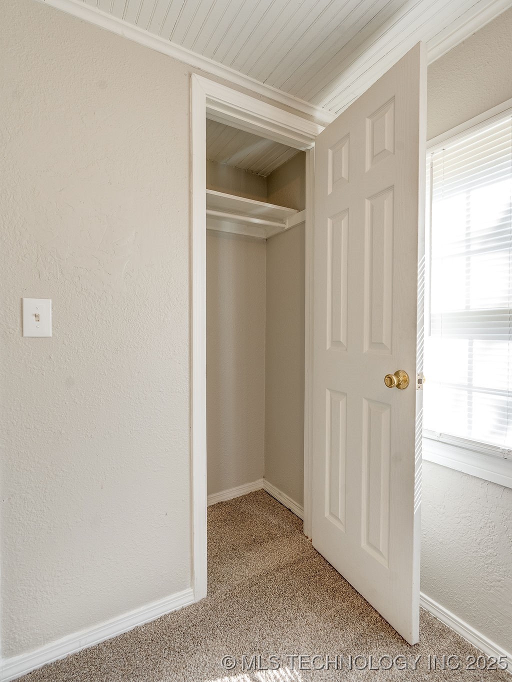 711 W 8th Property Photo 24