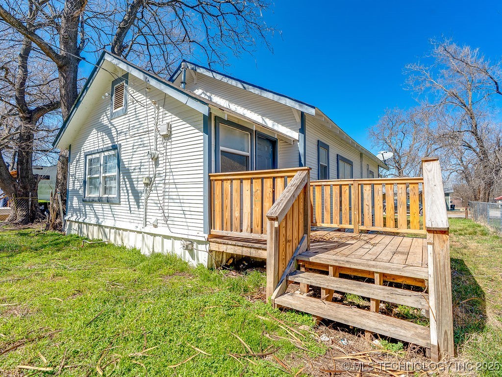 711 W 8th Property Photo 27