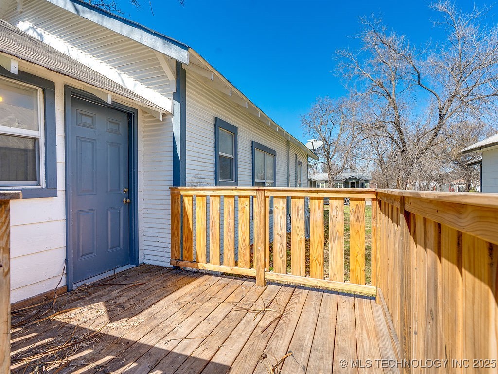 711 W 8th Property Photo 29