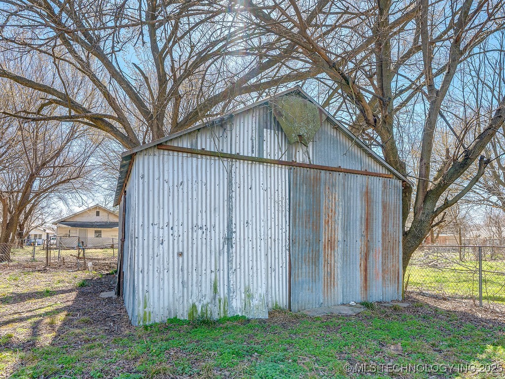 711 W 8th Property Photo 30