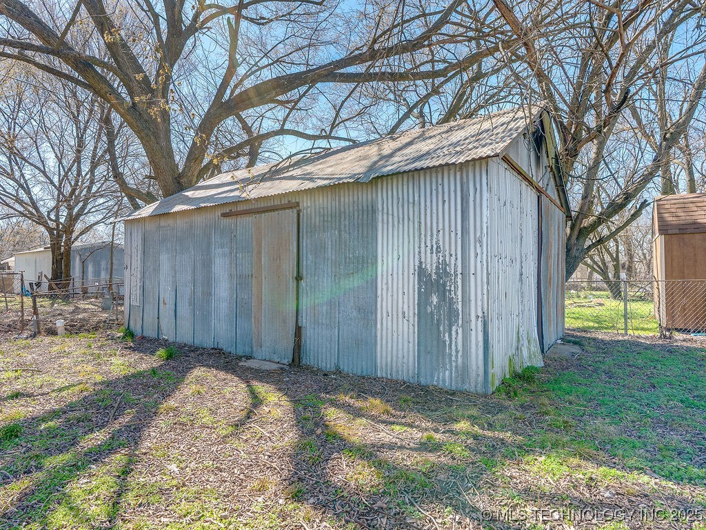 711 W 8th Property Photo 31