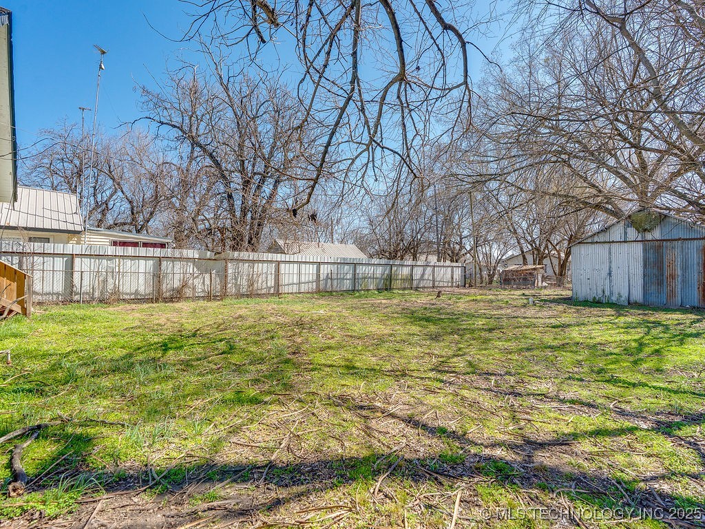 711 W 8th Property Photo 32