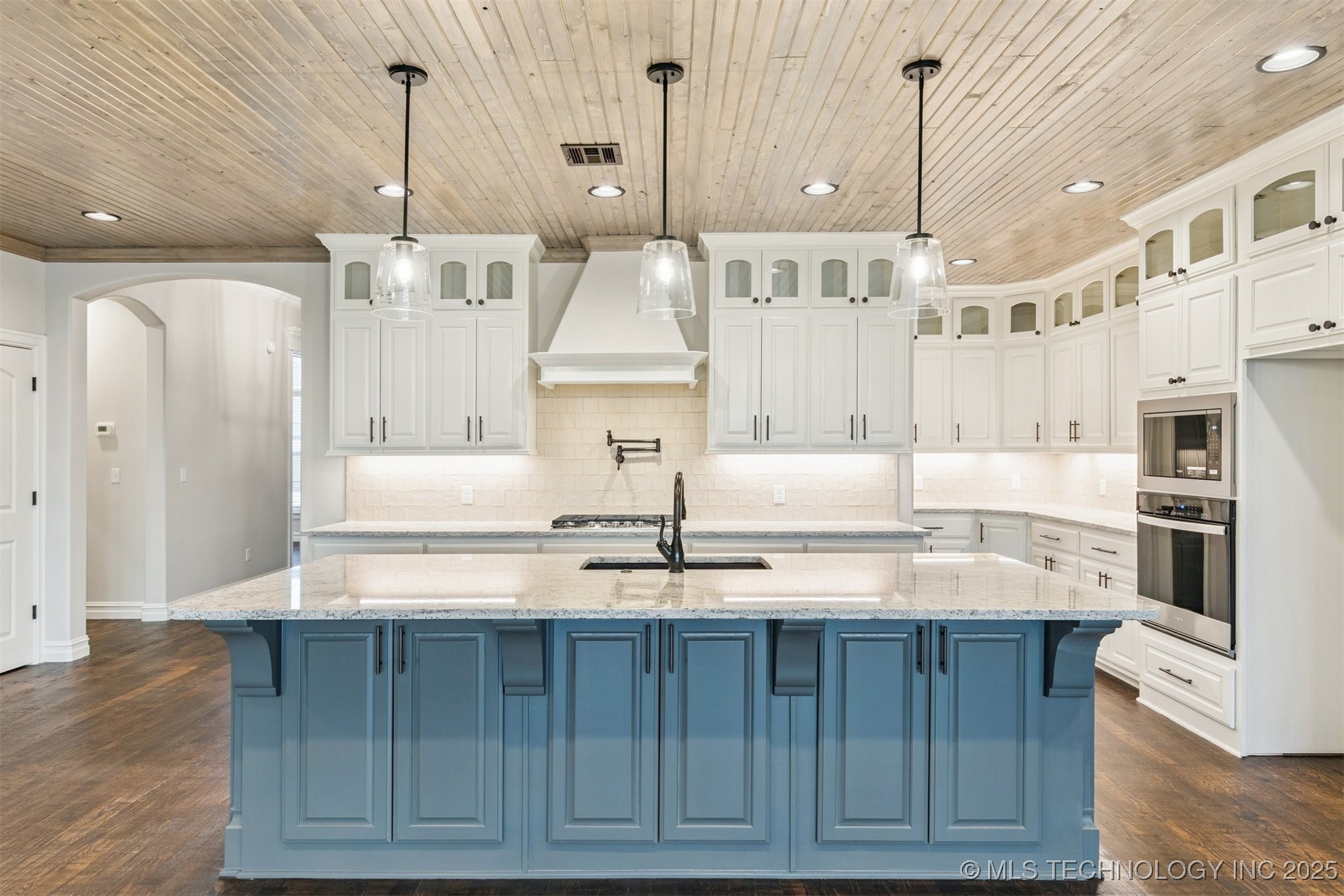 712 E 149th Street S Property Photo 4