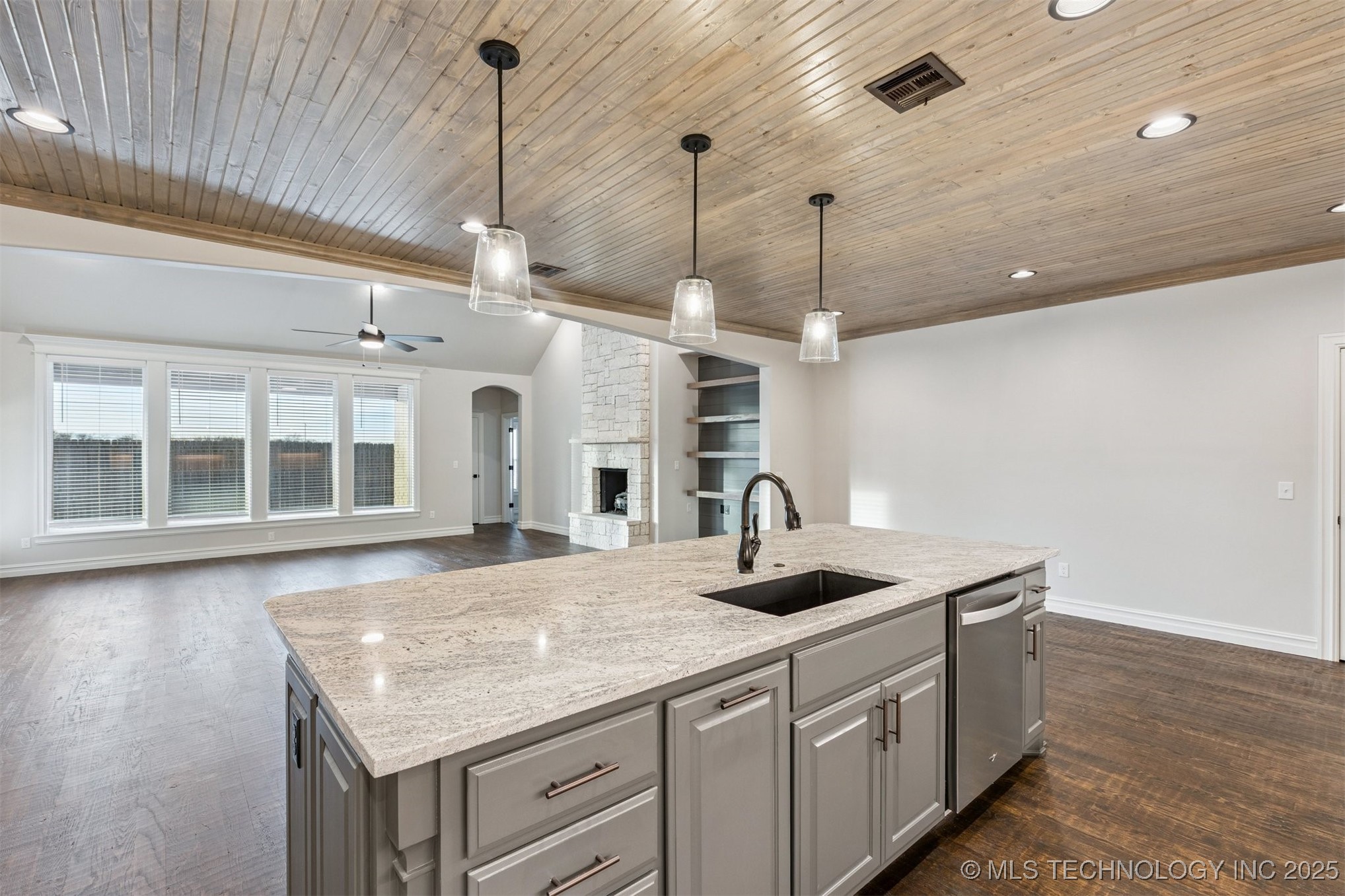 712 E 149th Street S Property Photo 5