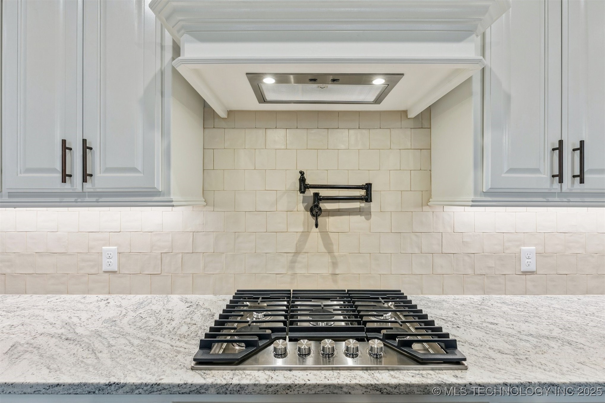 712 E 149th Street S Property Photo 9