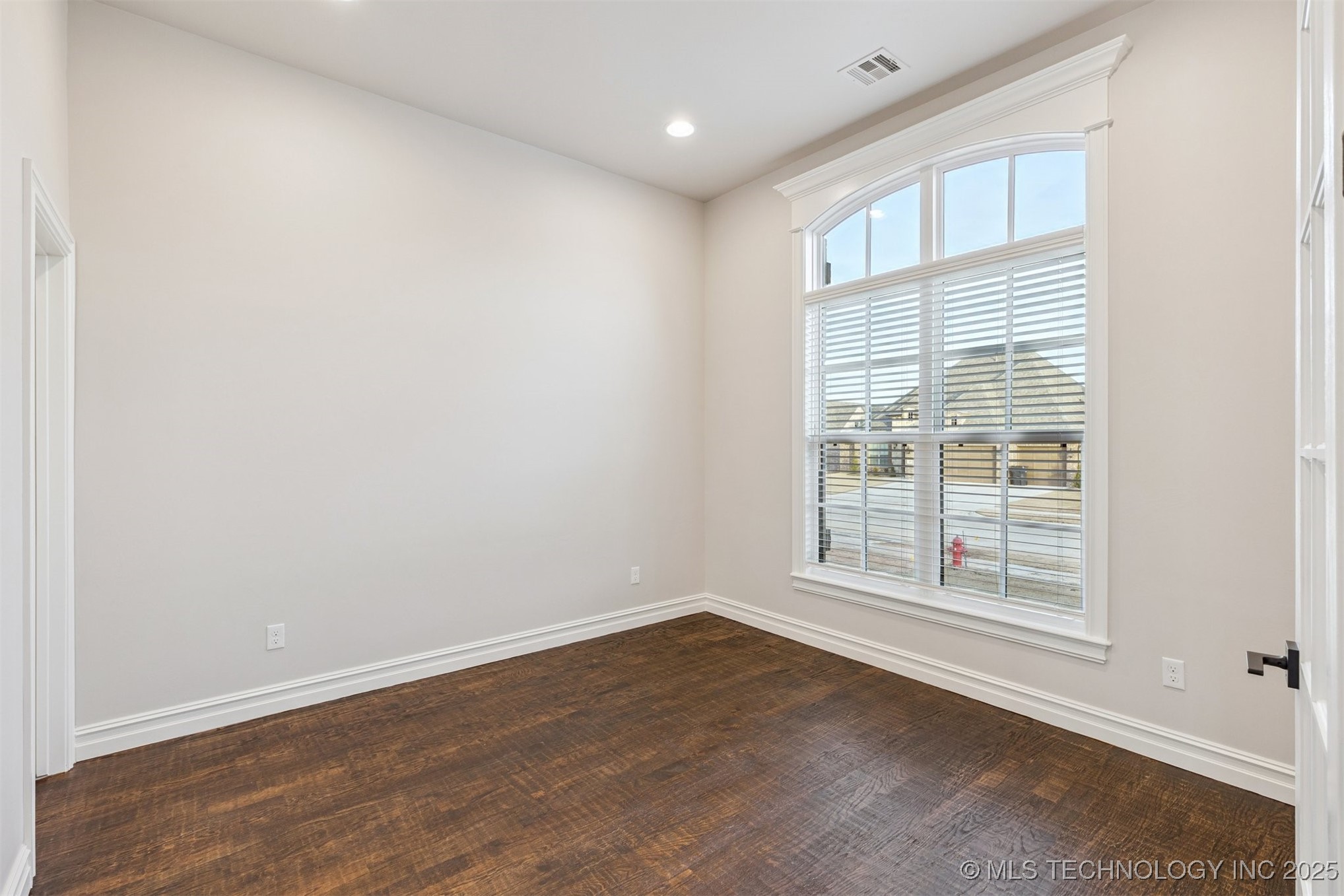 712 E 149th Street S Property Photo 29