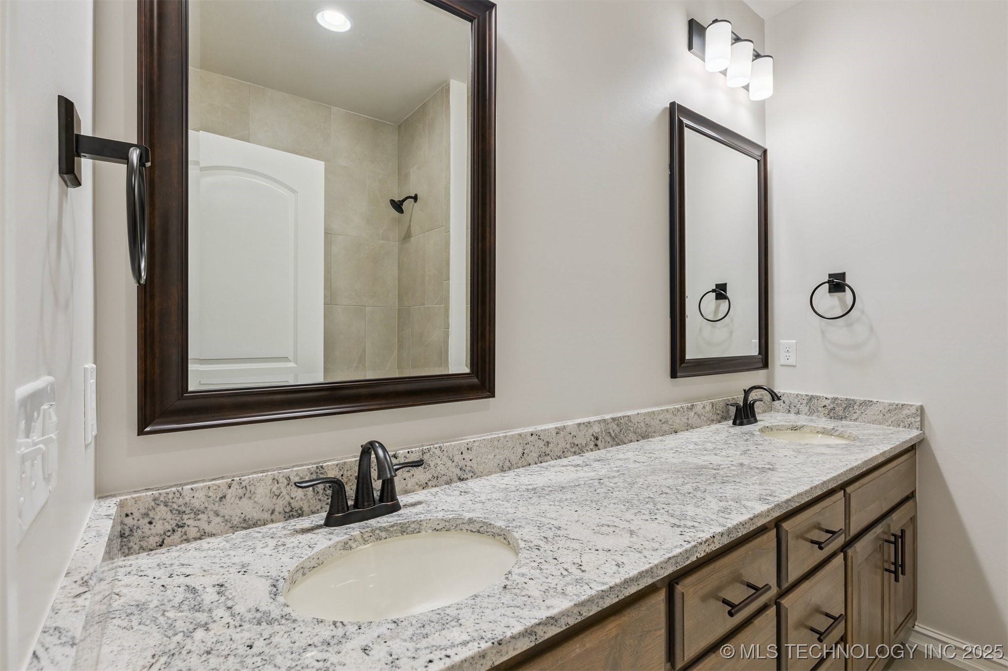 712 E 149th Street S Property Photo 39