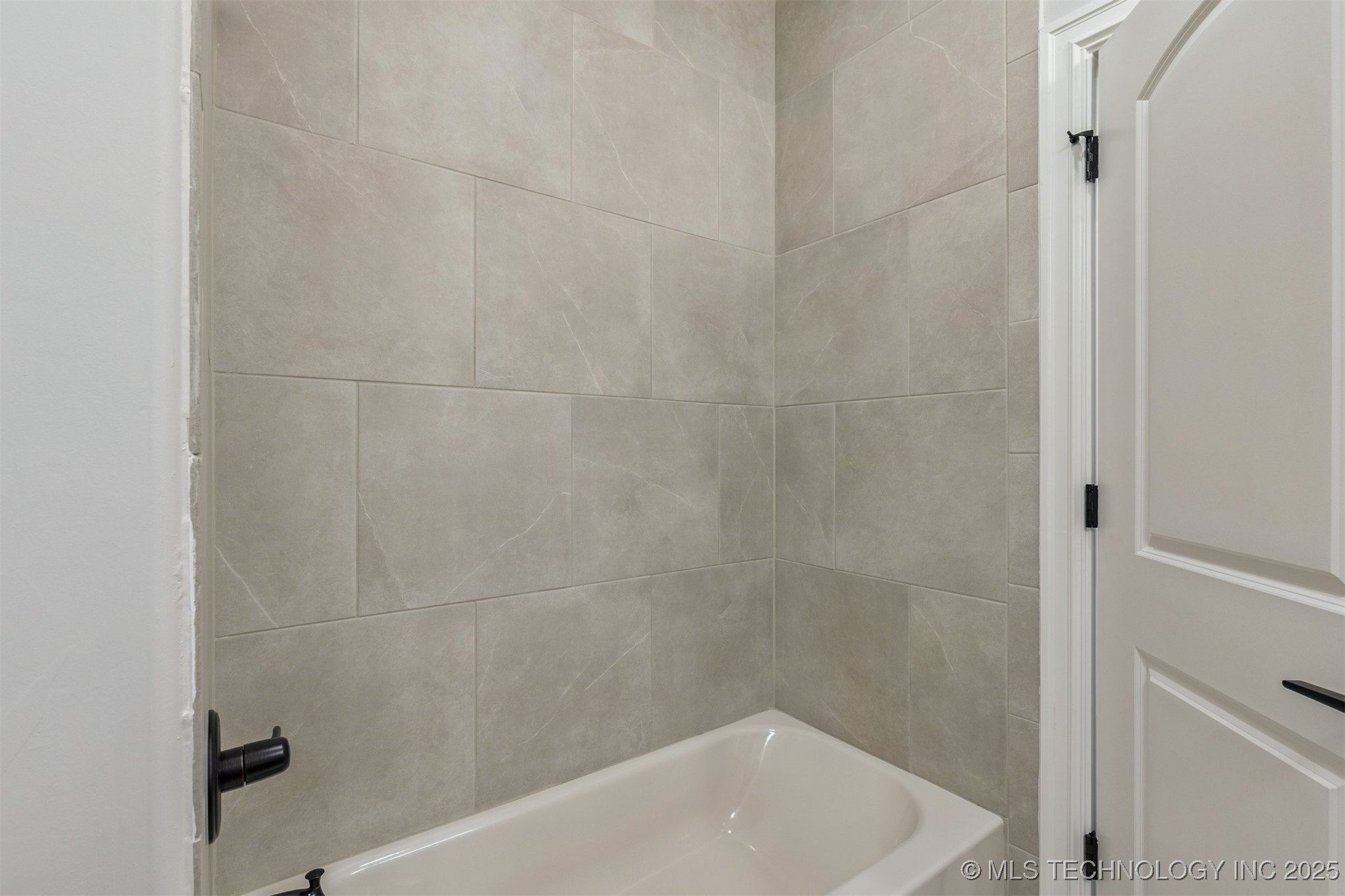 712 E 149th Street S Property Photo 40