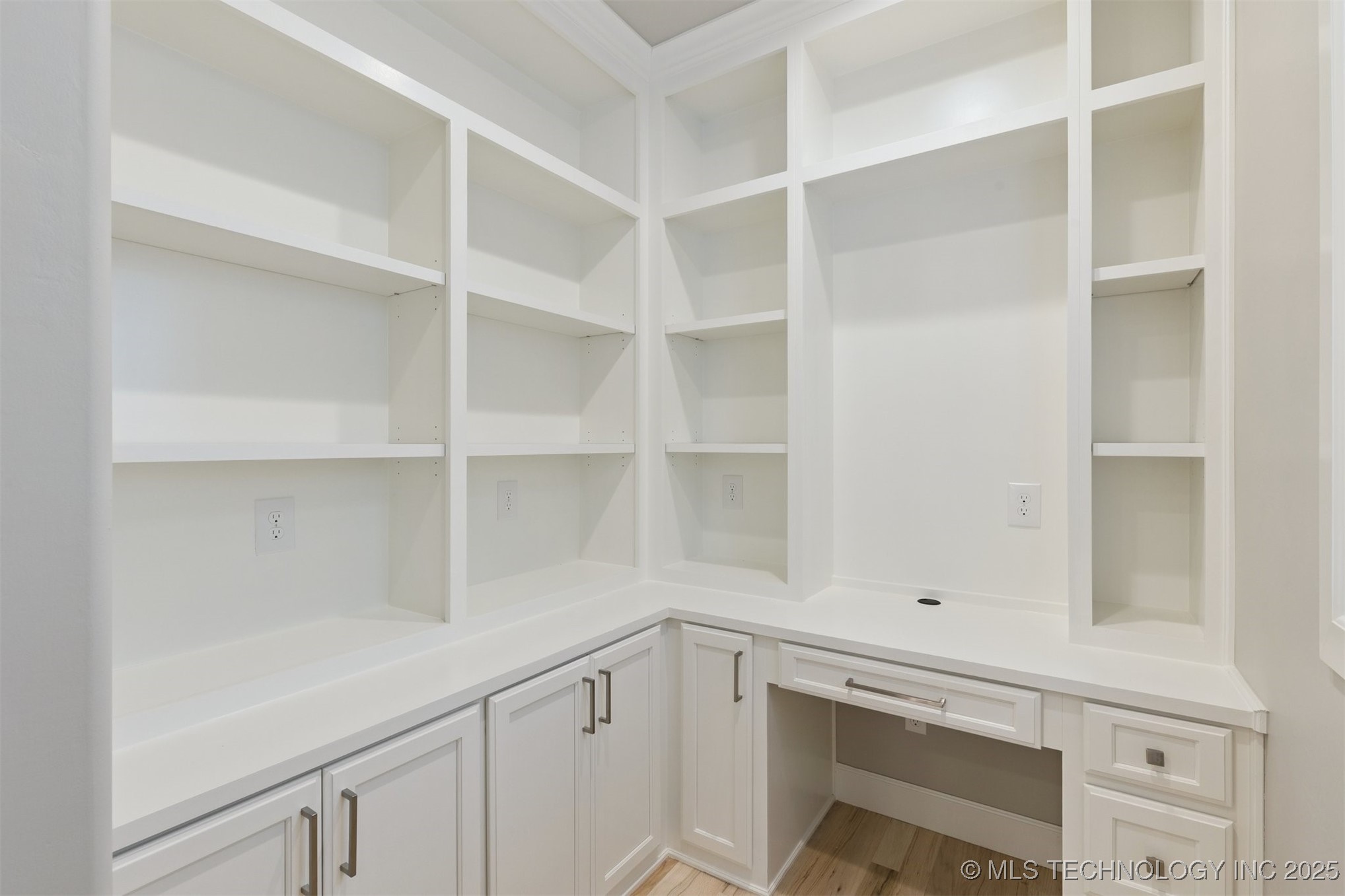 14270 S Evanston Avenue S Property Photo 12