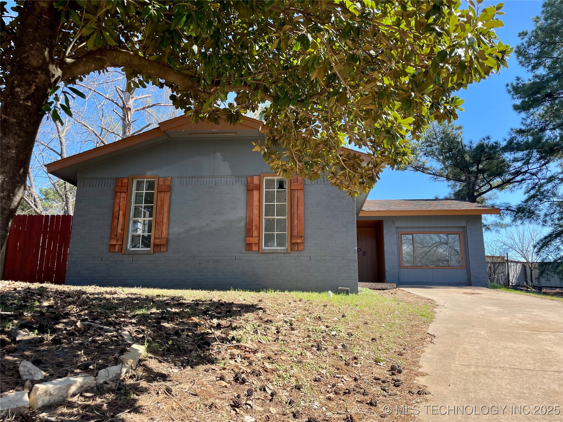 1003 Four Seasons Property Photo 1