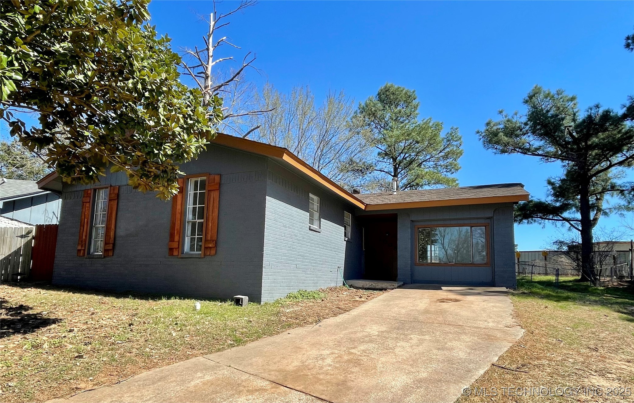 1003 Four Seasons Property Photo 3