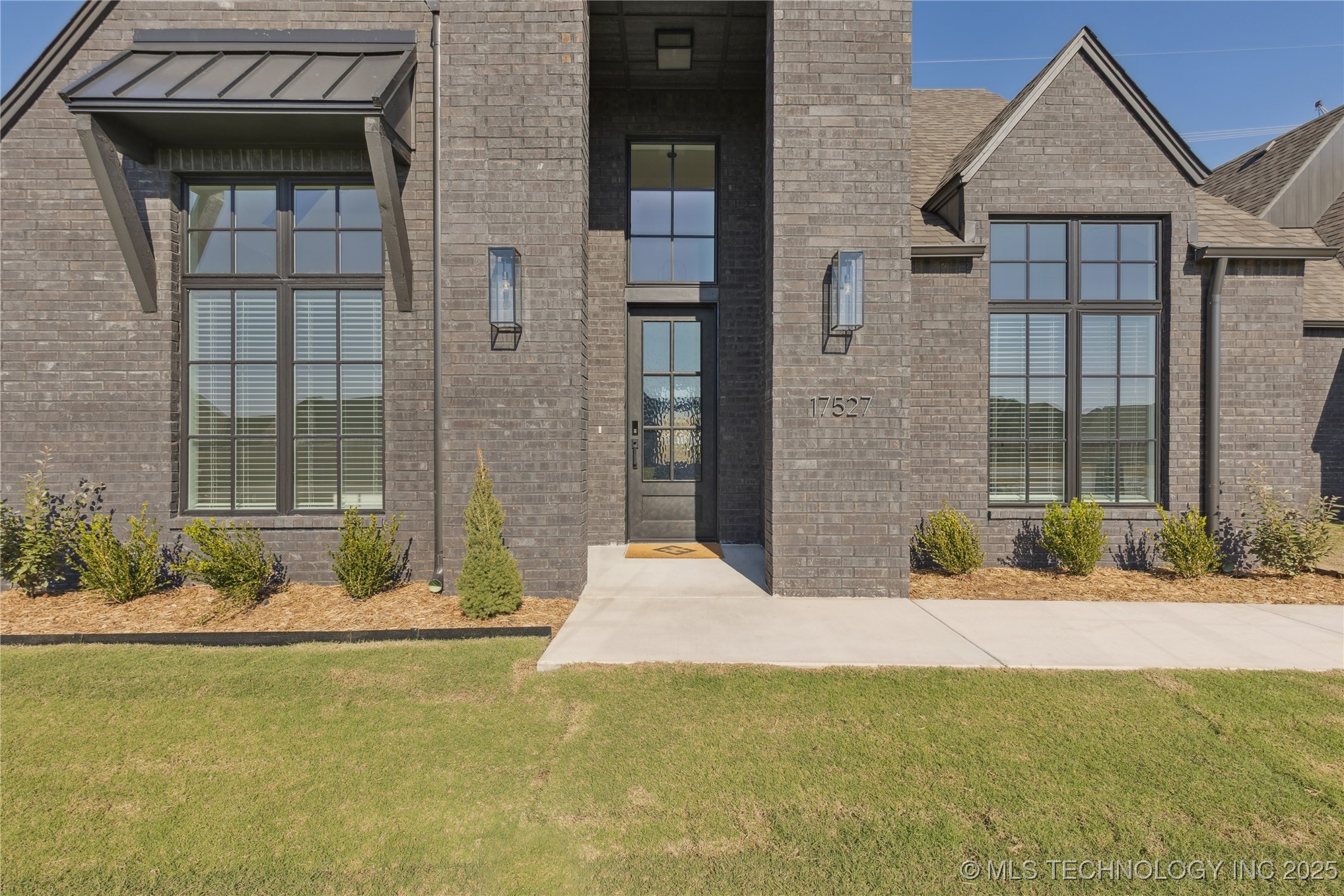 17527 S 52nd East Avenue Property Photo 3