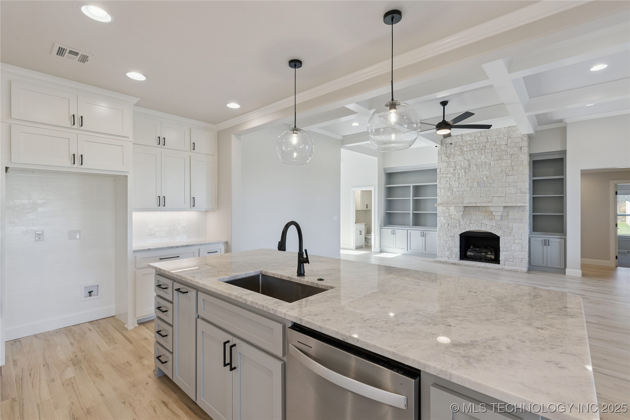 17527 S 52nd East Avenue Property Photo 12