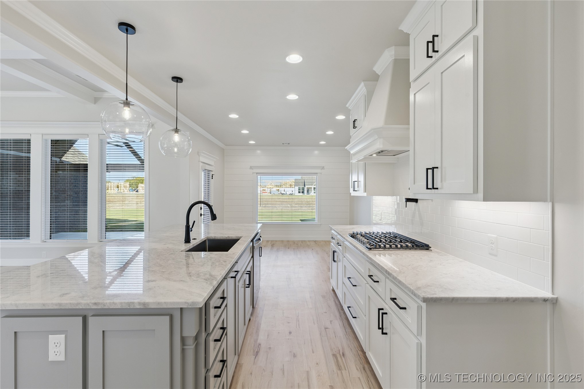 17527 S 52nd East Avenue Property Photo 16