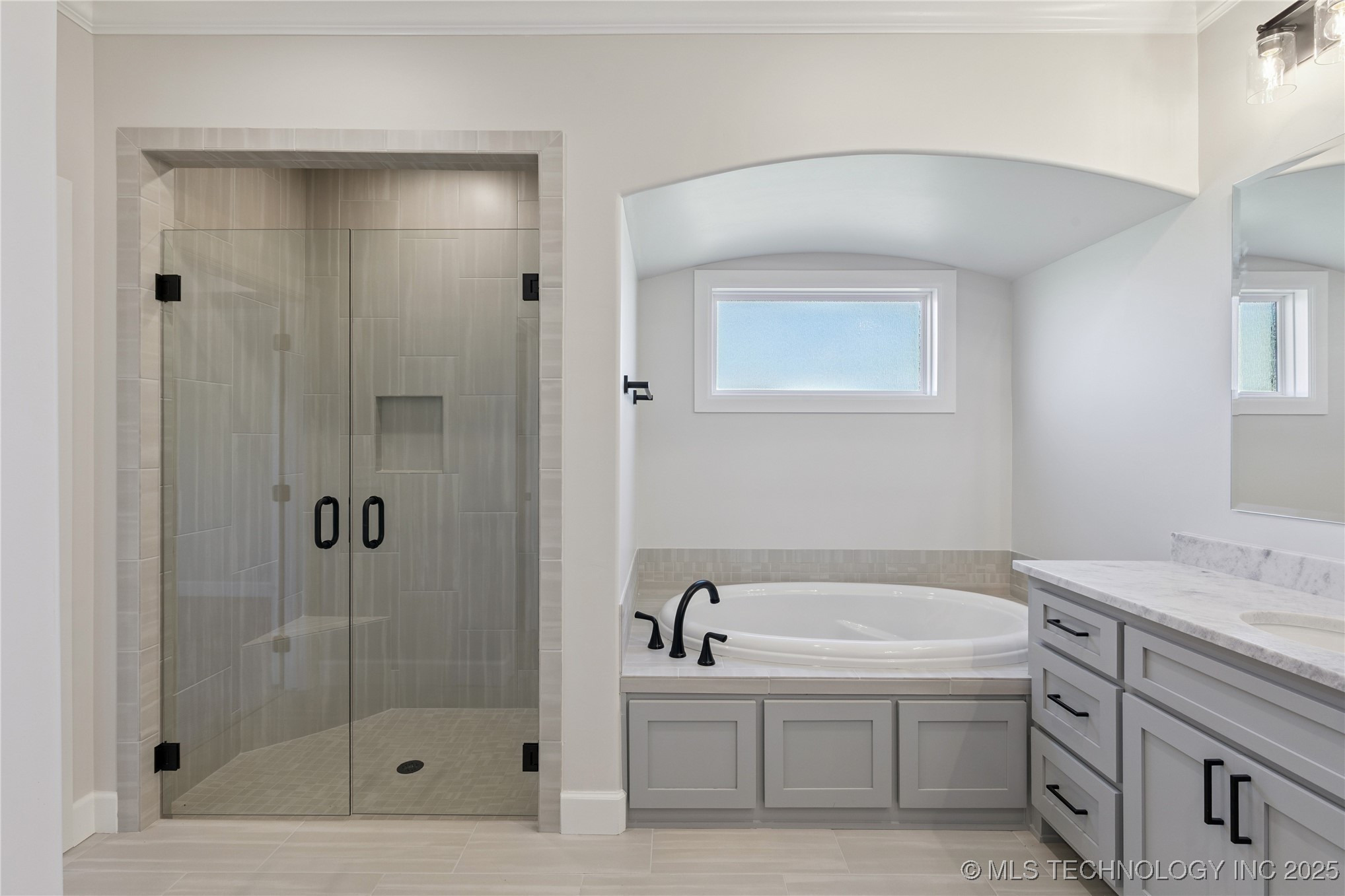 17527 S 52nd East Avenue Property Photo 24