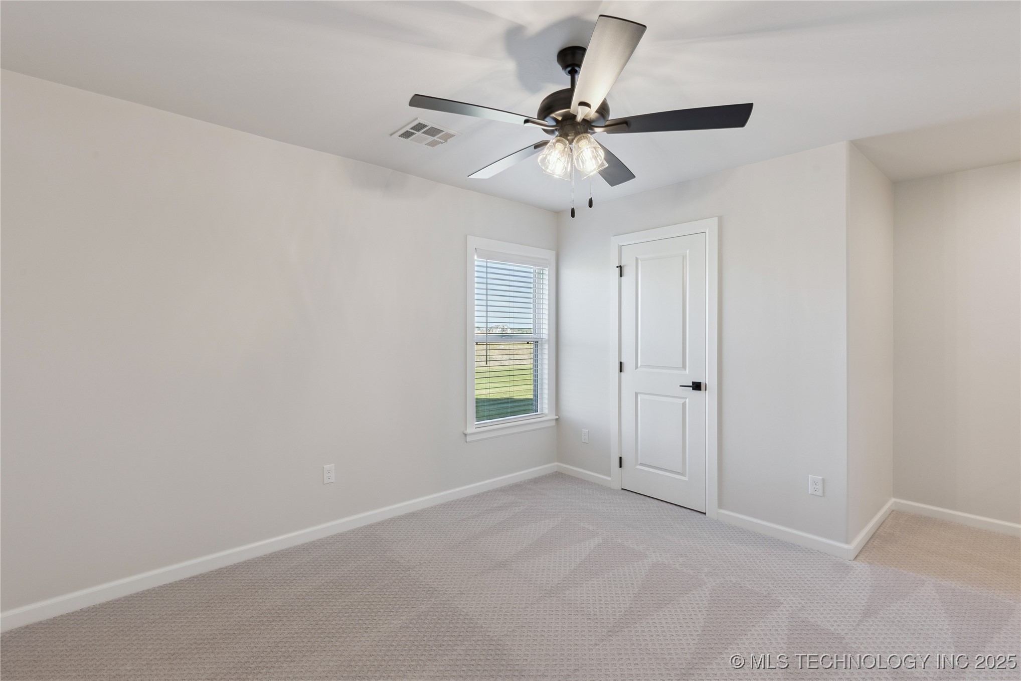 17527 S 52nd East Avenue Property Photo 27