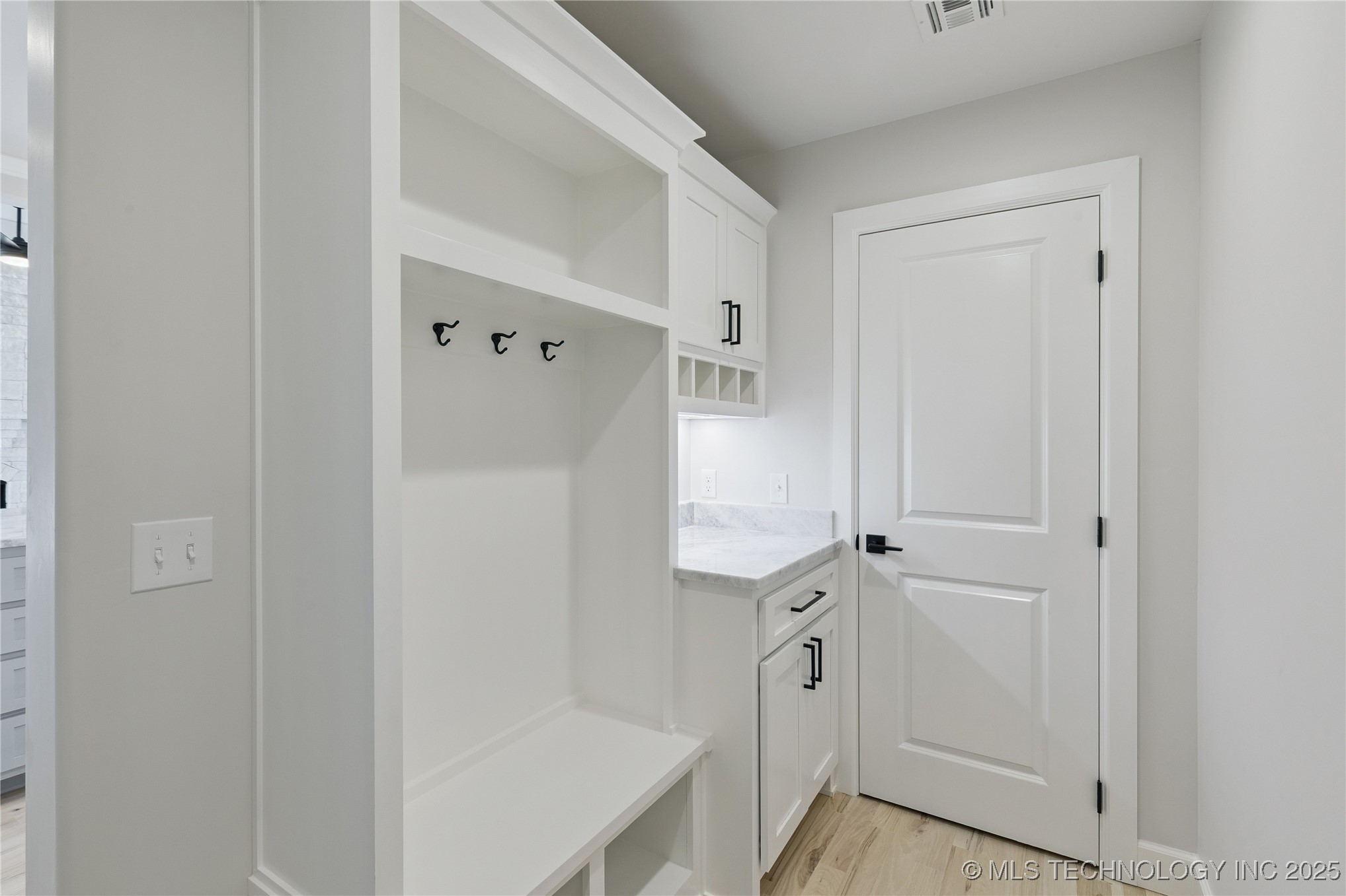 17527 S 52nd East Avenue Property Photo 40