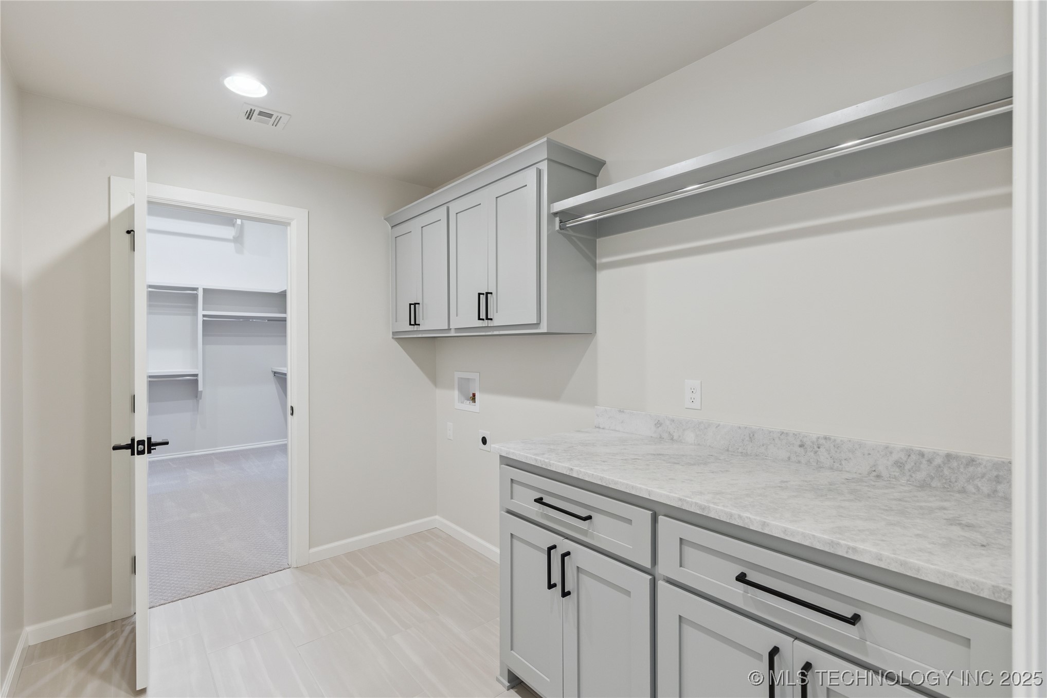 17527 S 52nd East Avenue Property Photo 41