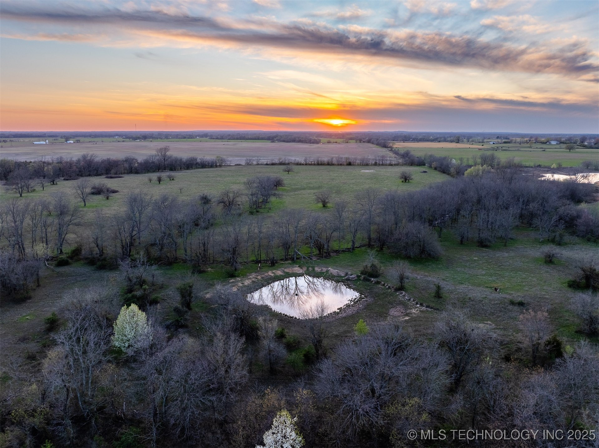 60 E 740 Road Property Photo 2