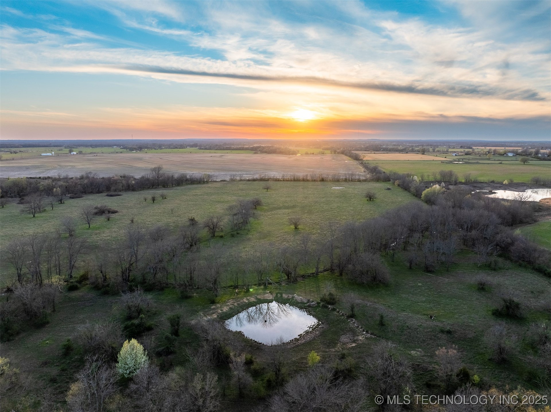 60 E 740 Road Property Photo 3