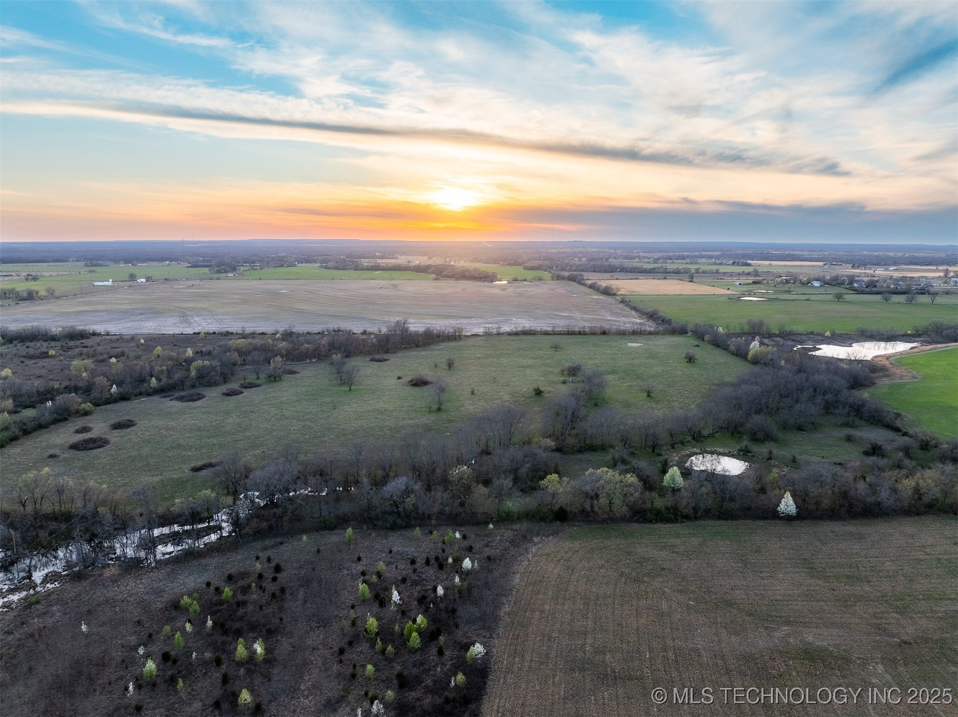 60 E 740 Road Property Photo 5