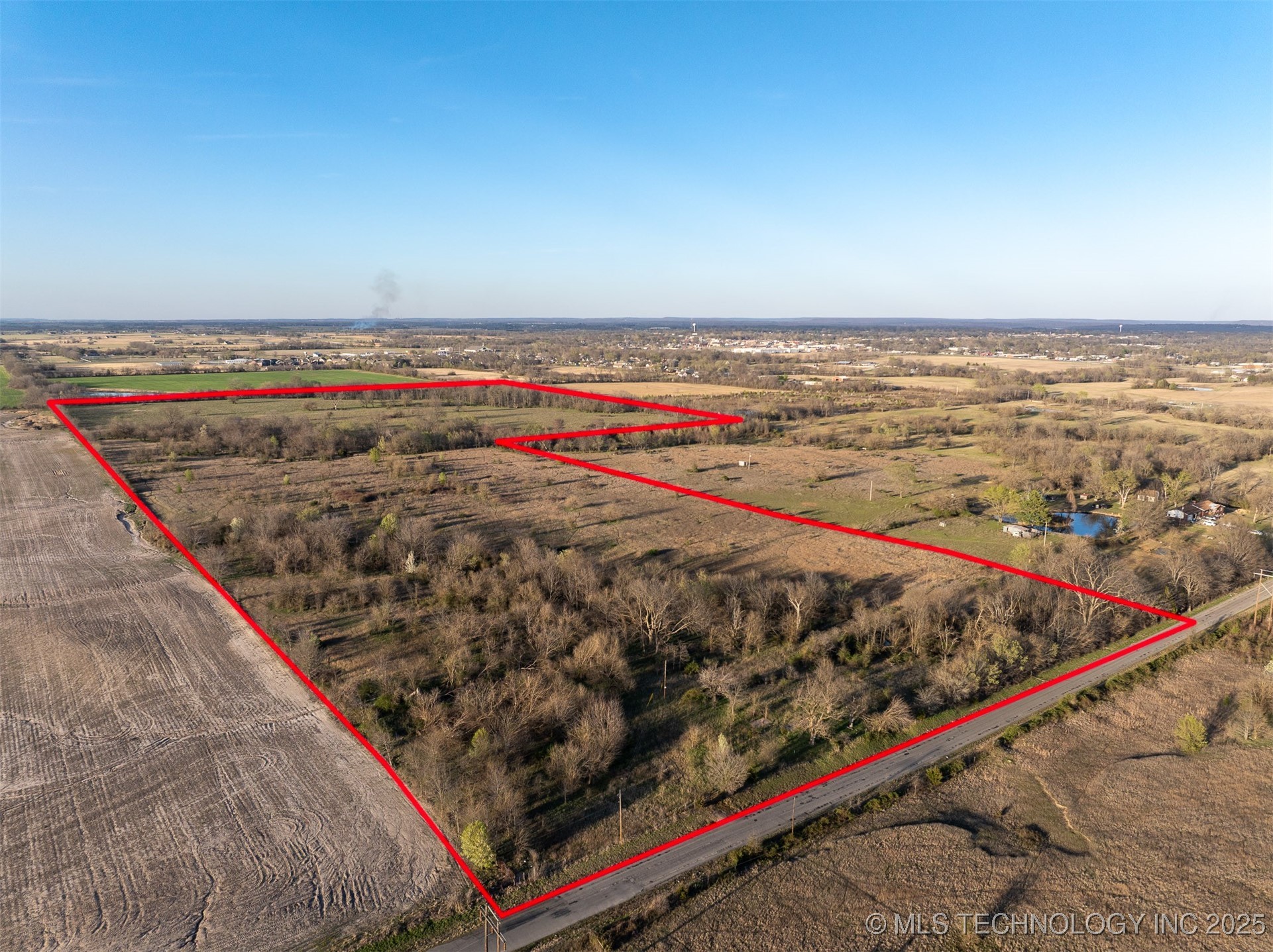 60 E 740 Road Property Photo 6