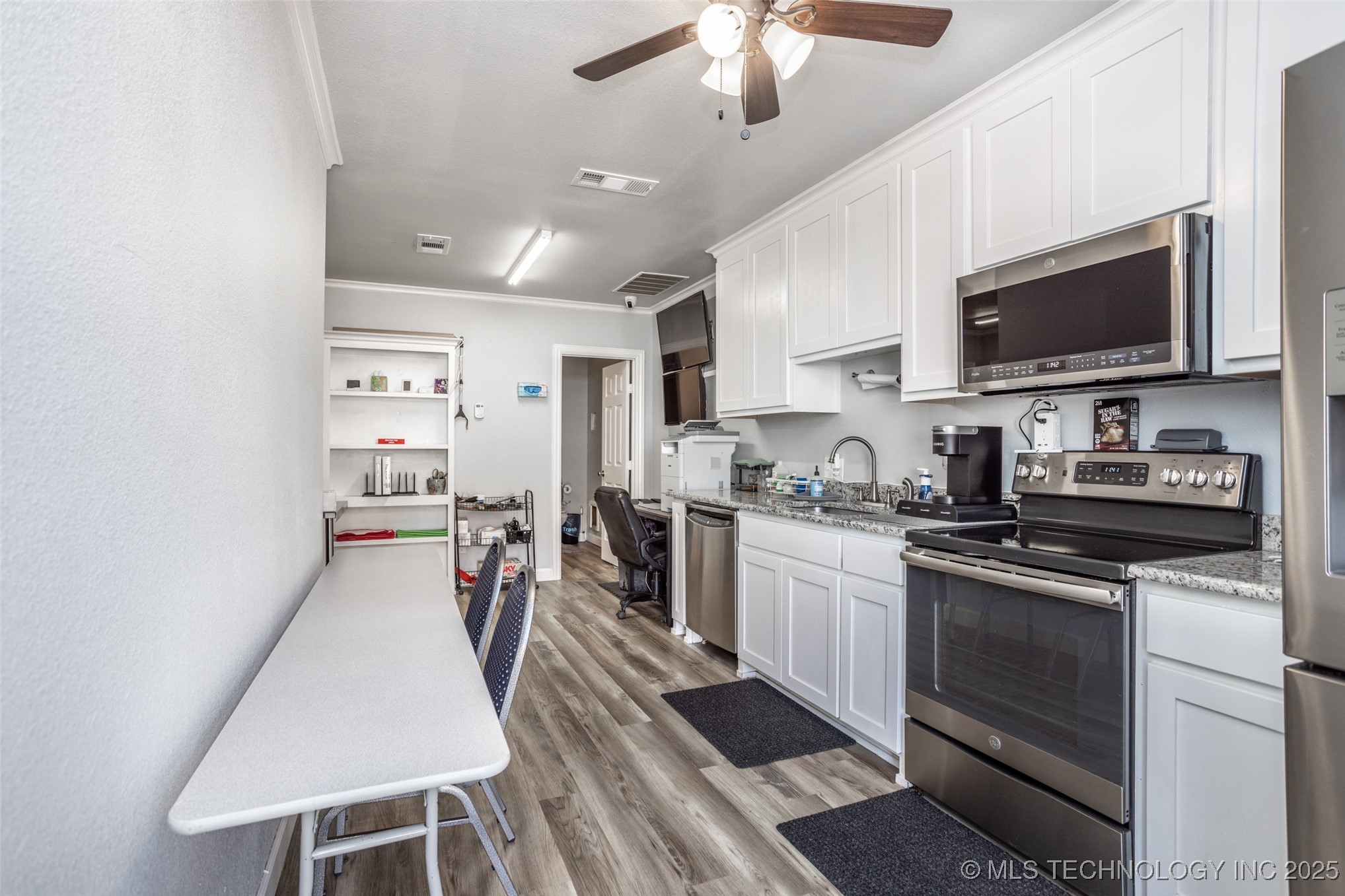 22127 Jimbo Property Photo 5