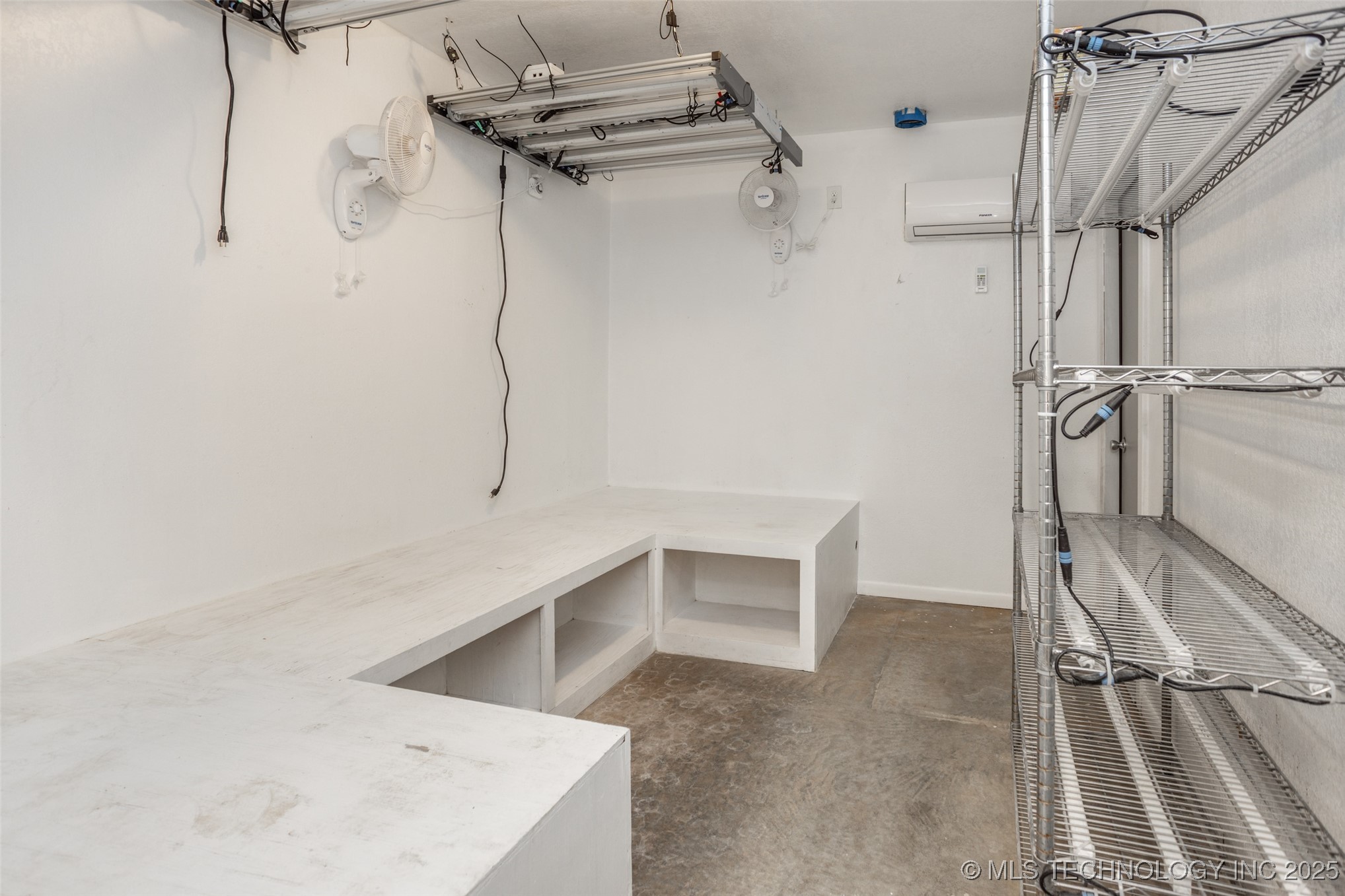 22127 Jimbo Property Photo 9