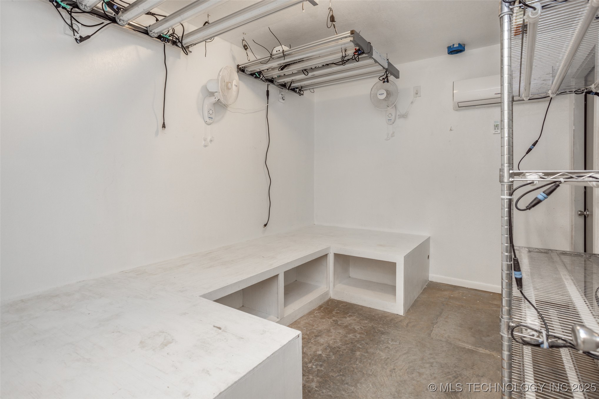 22127 Jimbo Property Photo 10