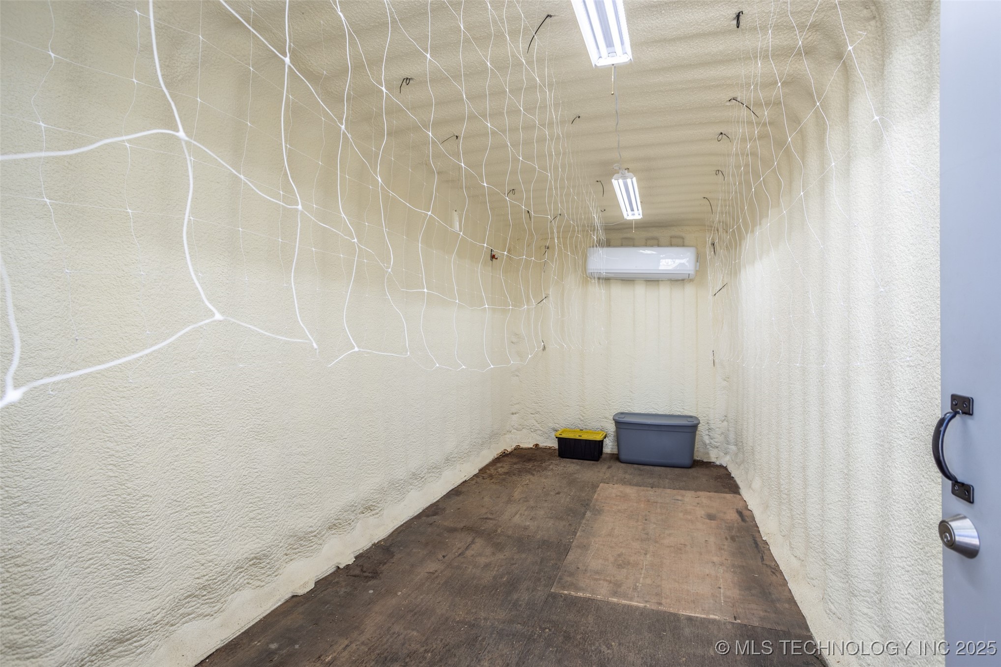 22127 Jimbo Property Photo 12