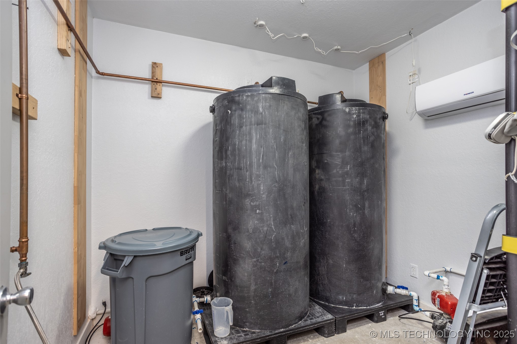 22127 Jimbo Property Photo 13