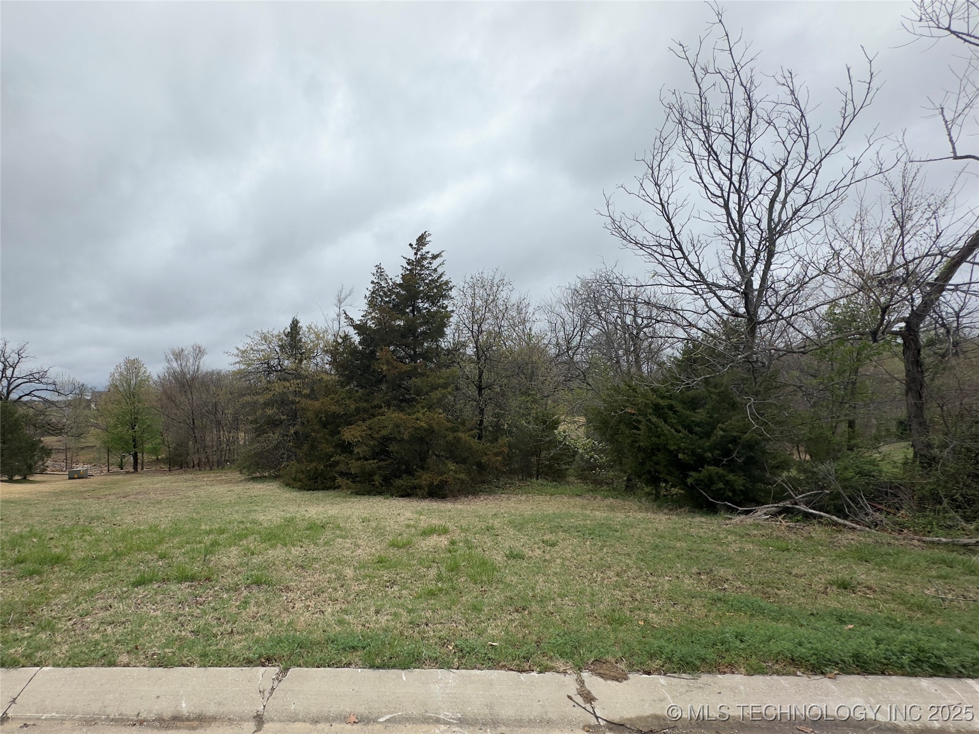 590 Creekside Drive Property Photo 1