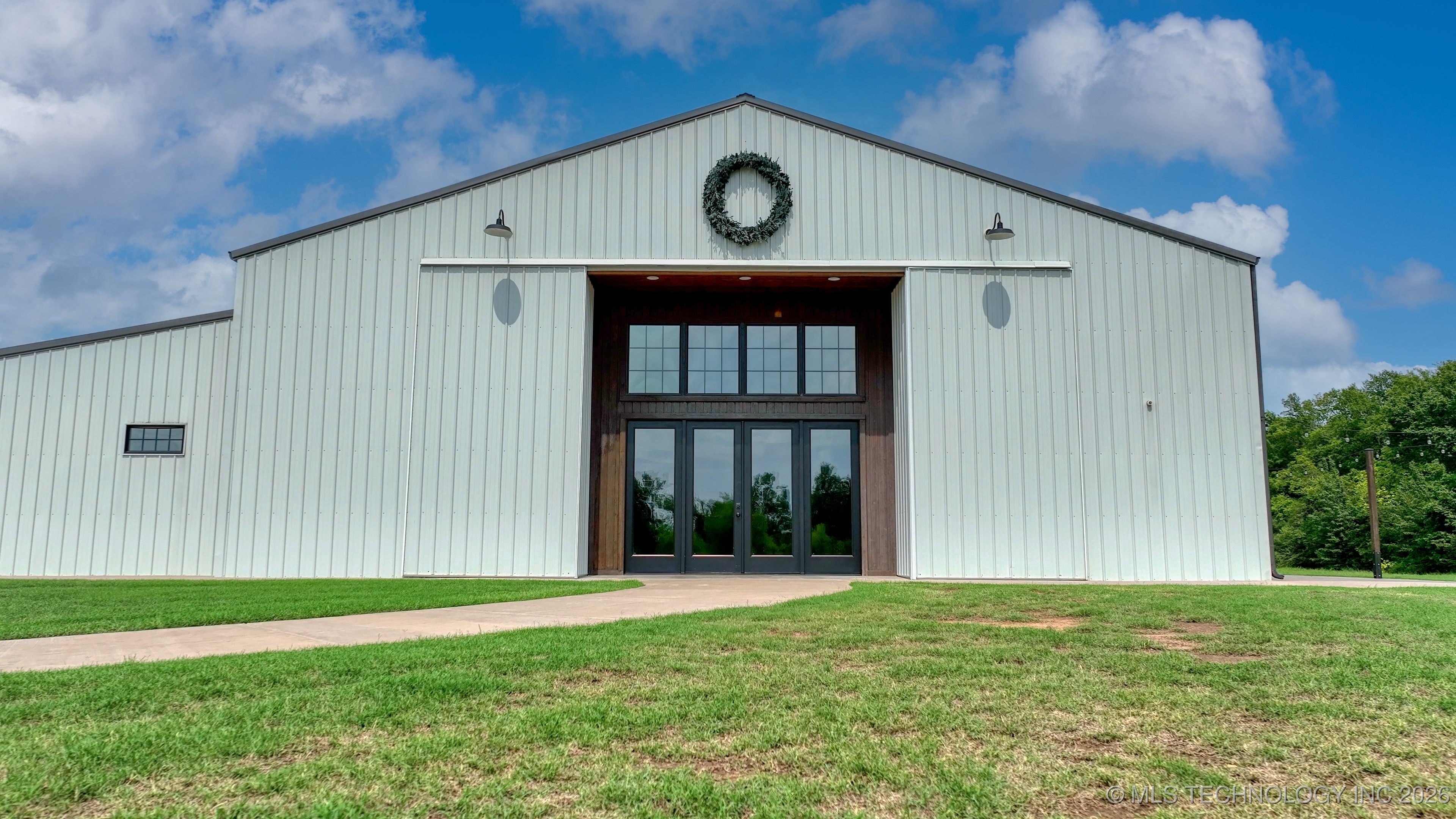 2511193 Property Photo 3