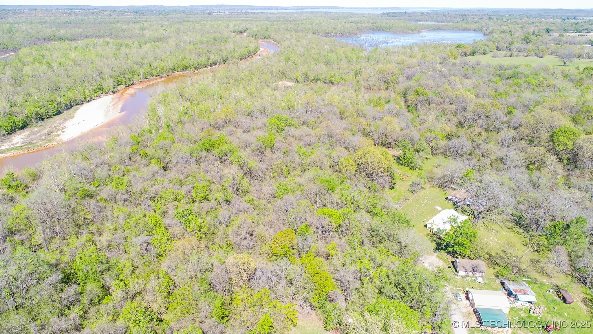 107 E Lakeshore Drive Property Photo 3