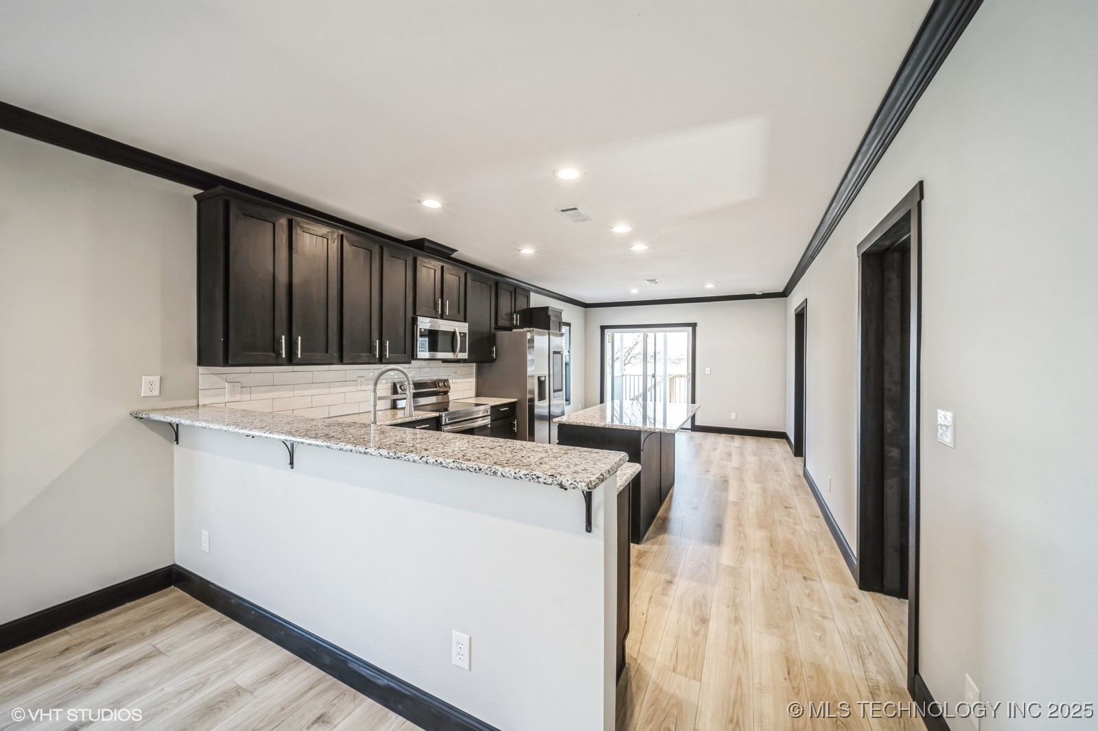 1103 Kyle Avenue Property Photo 5