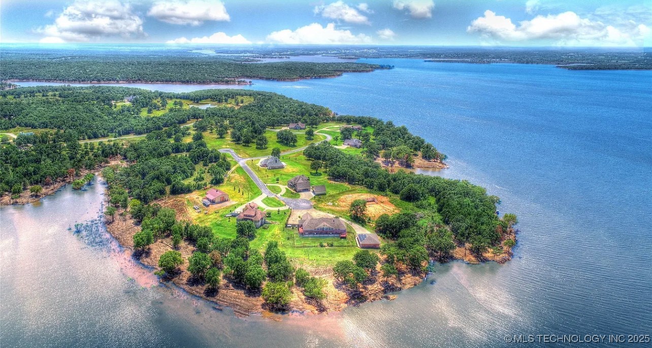 27540 W 8th Street S Property Photo 1