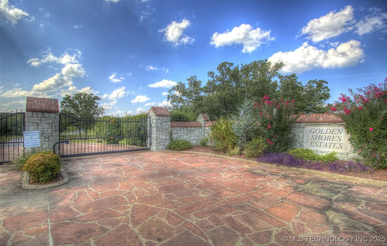 27540 W 8th Street S Property Photo 5