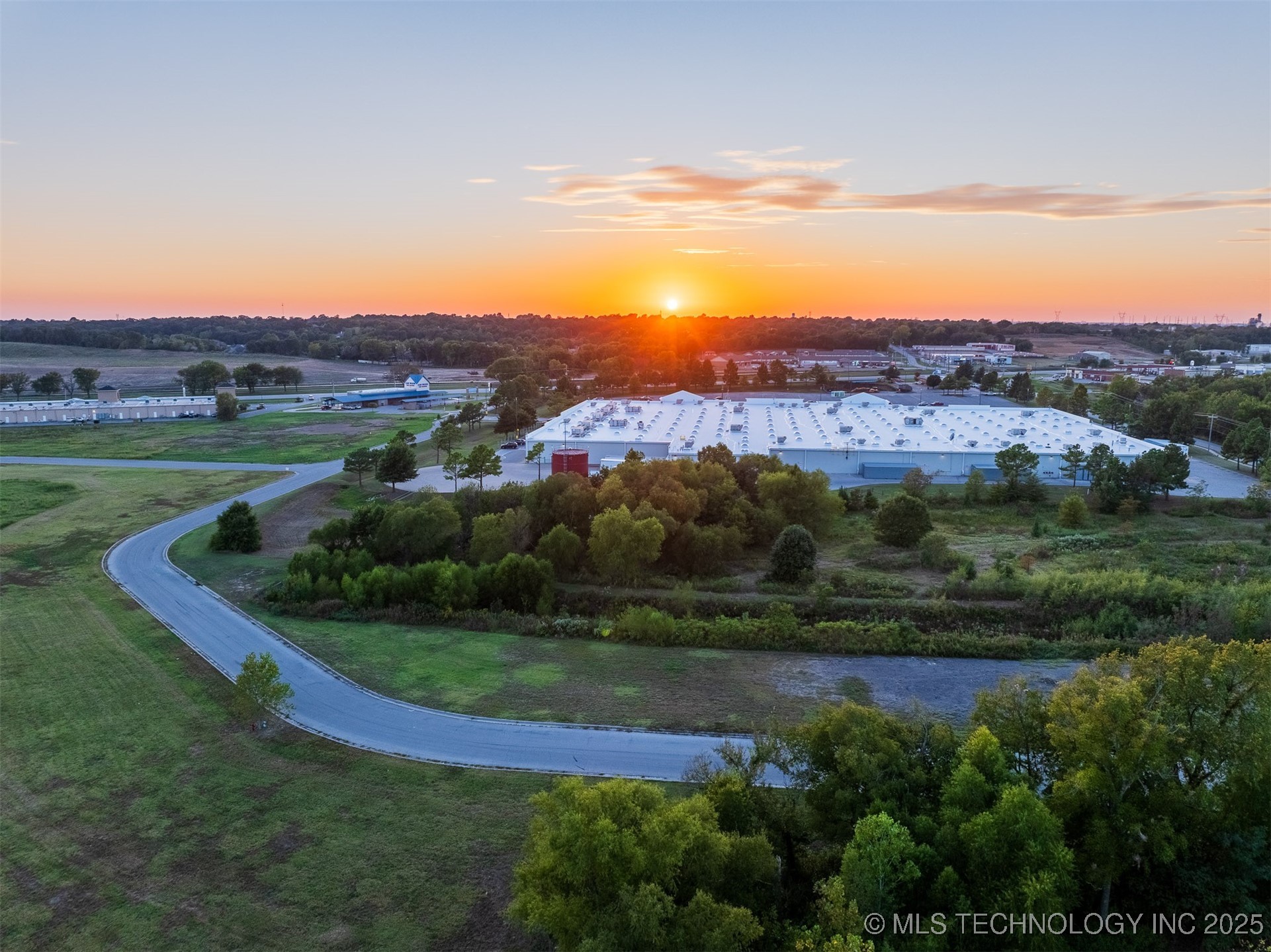 1 S 272nd East Avenue Property Photo 17