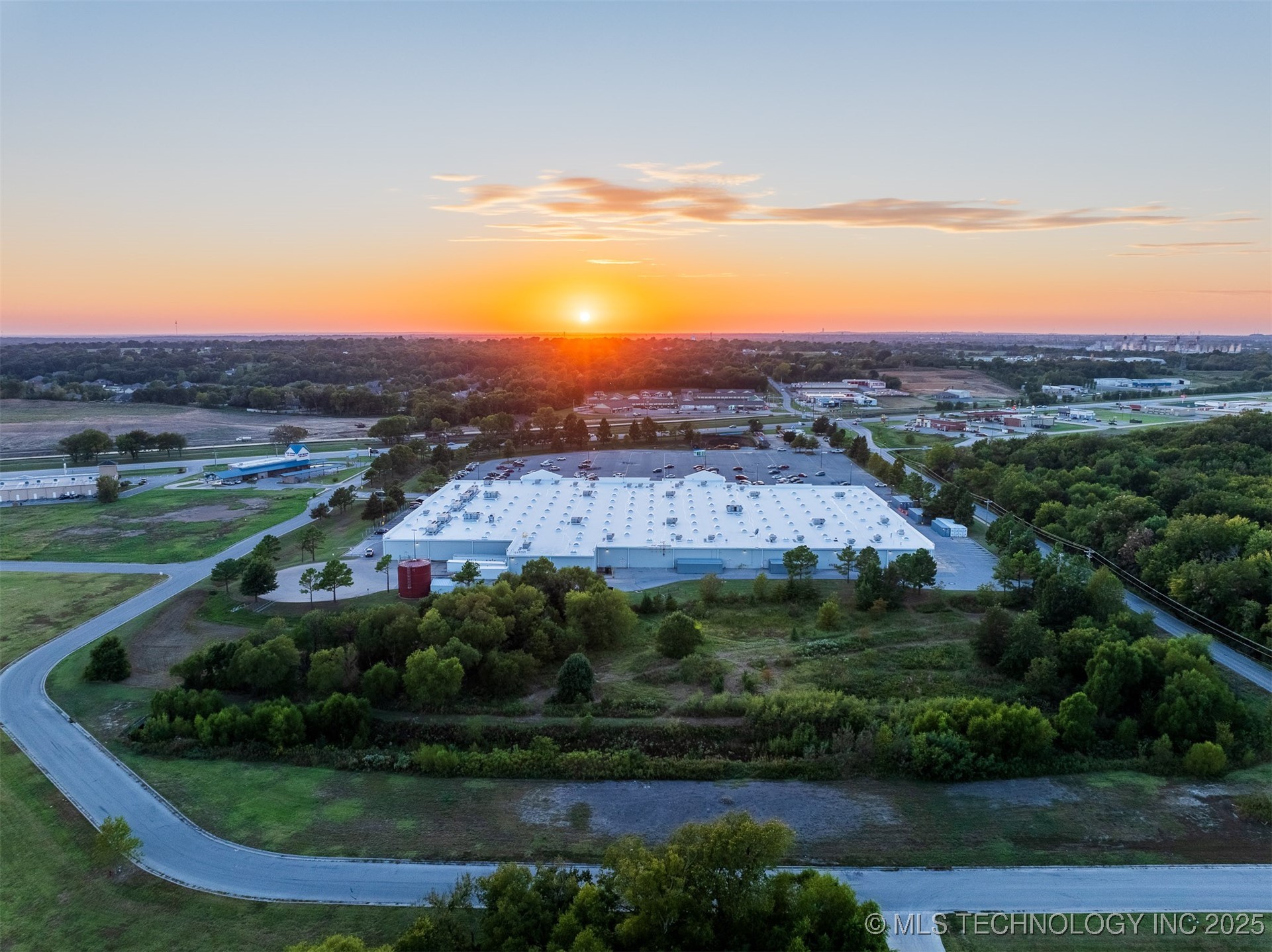 1 S 272nd East Avenue Property Photo 18