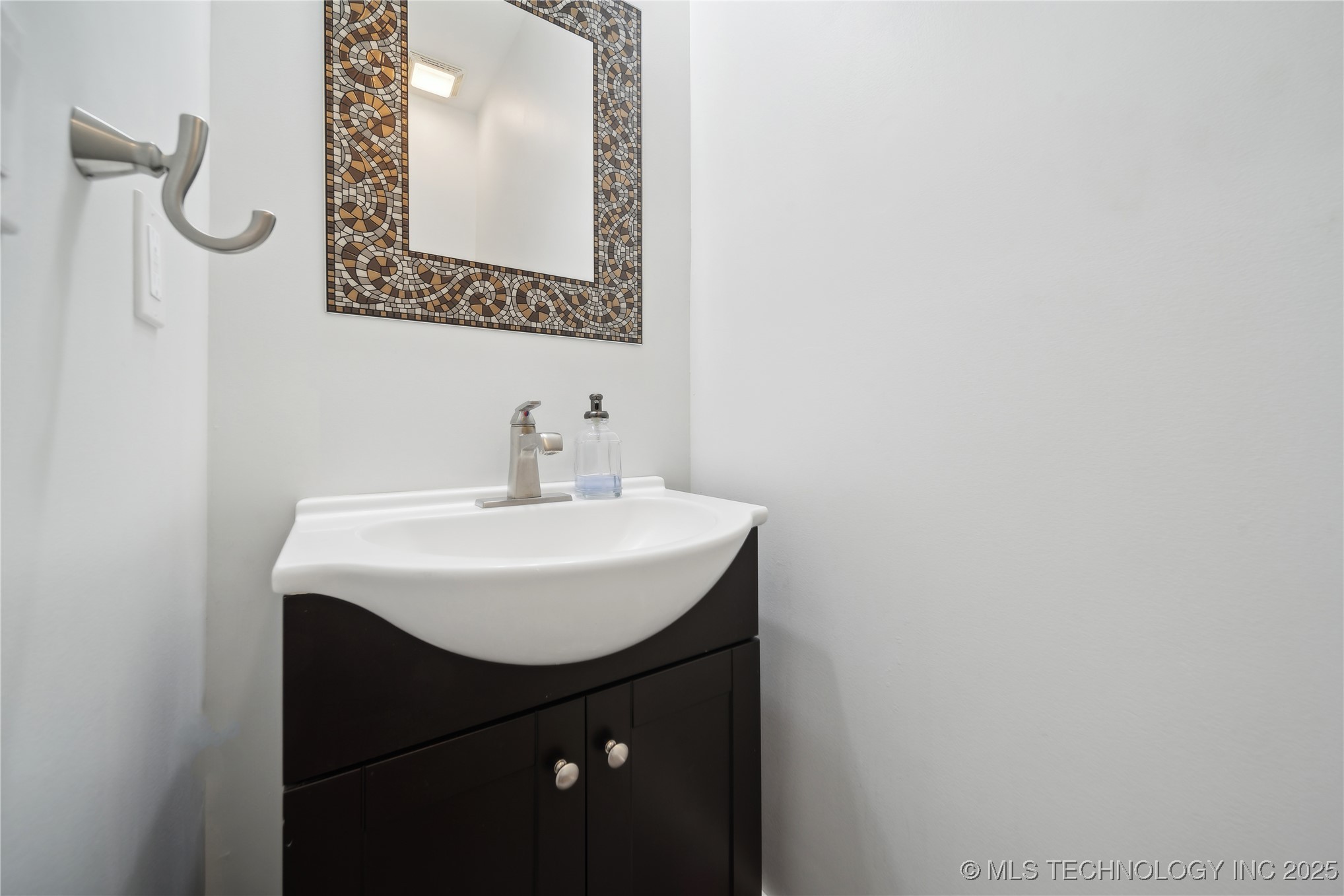 9433 S 282nd East Avenue Property Photo 28