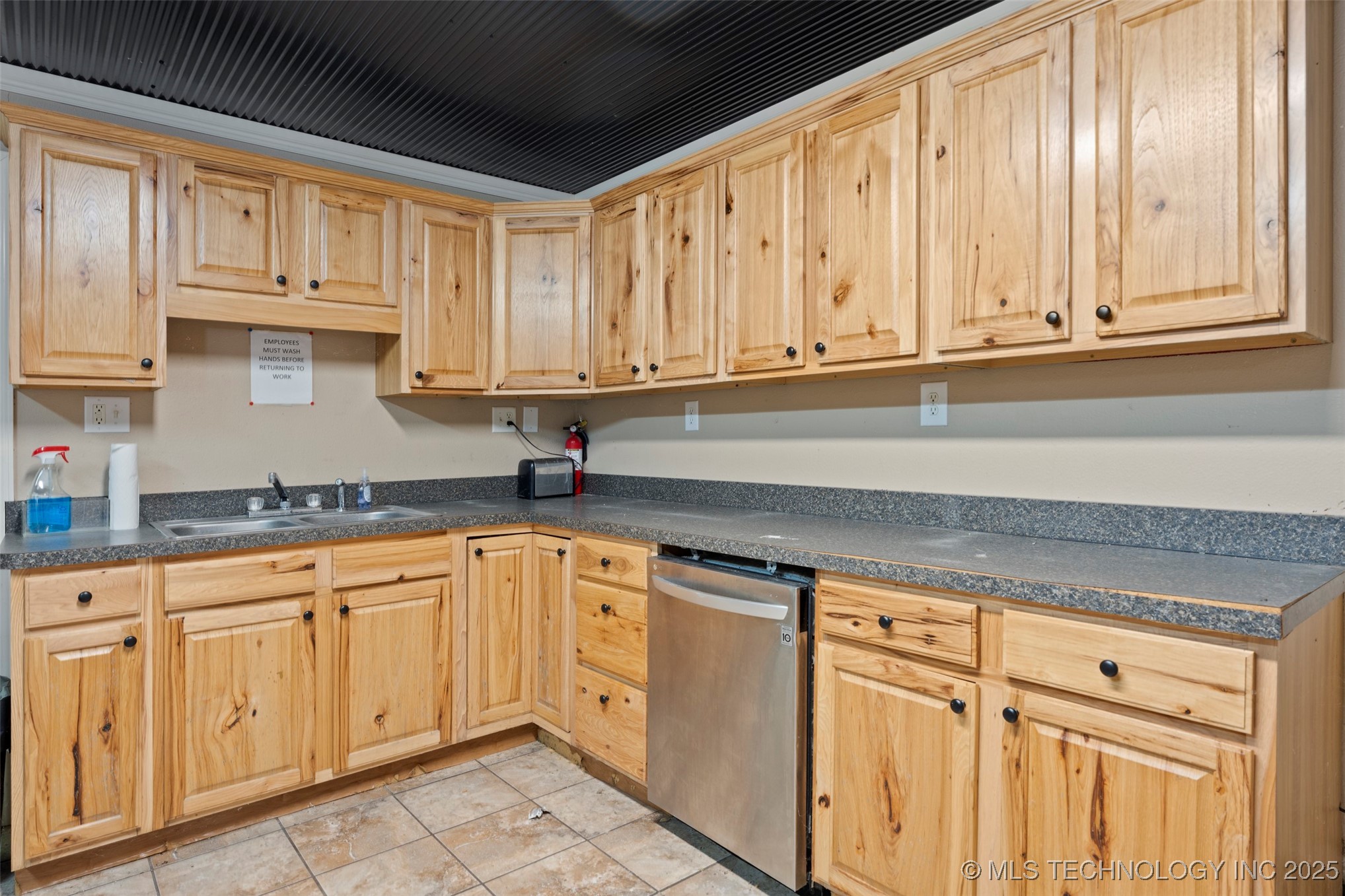 57530 E Us Hwy 59 Property Photo 17