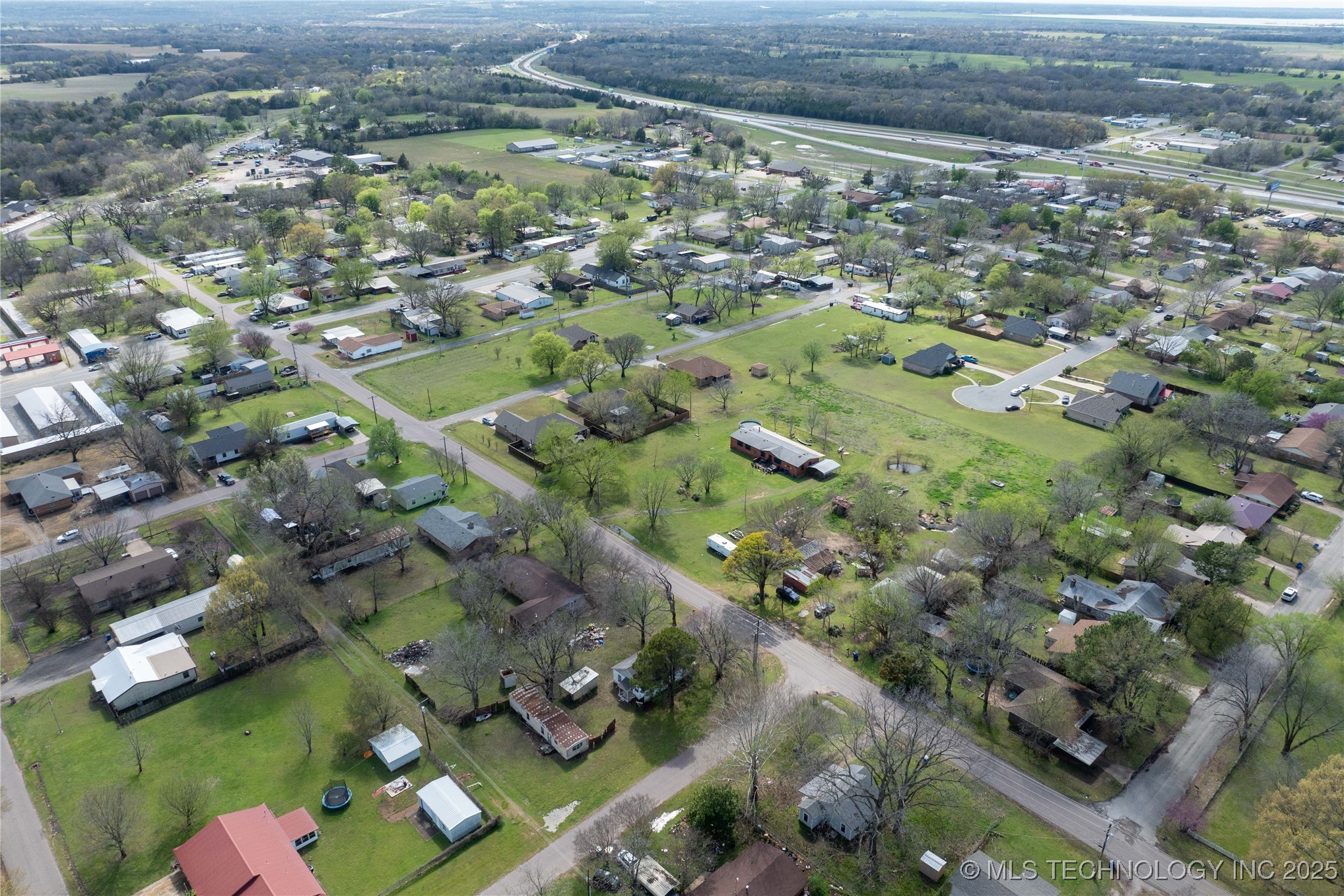 210 N Collins Property Photo 5