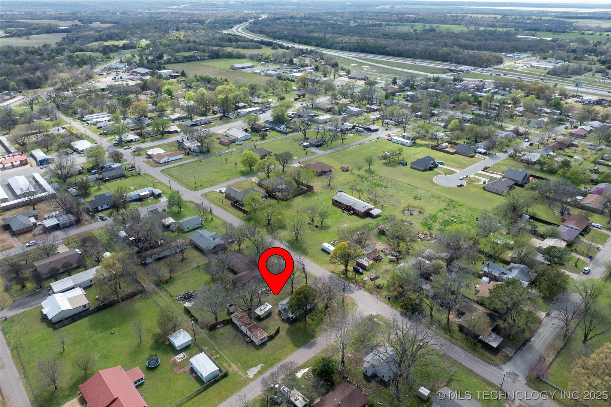 210 N Collins Property Photo 6