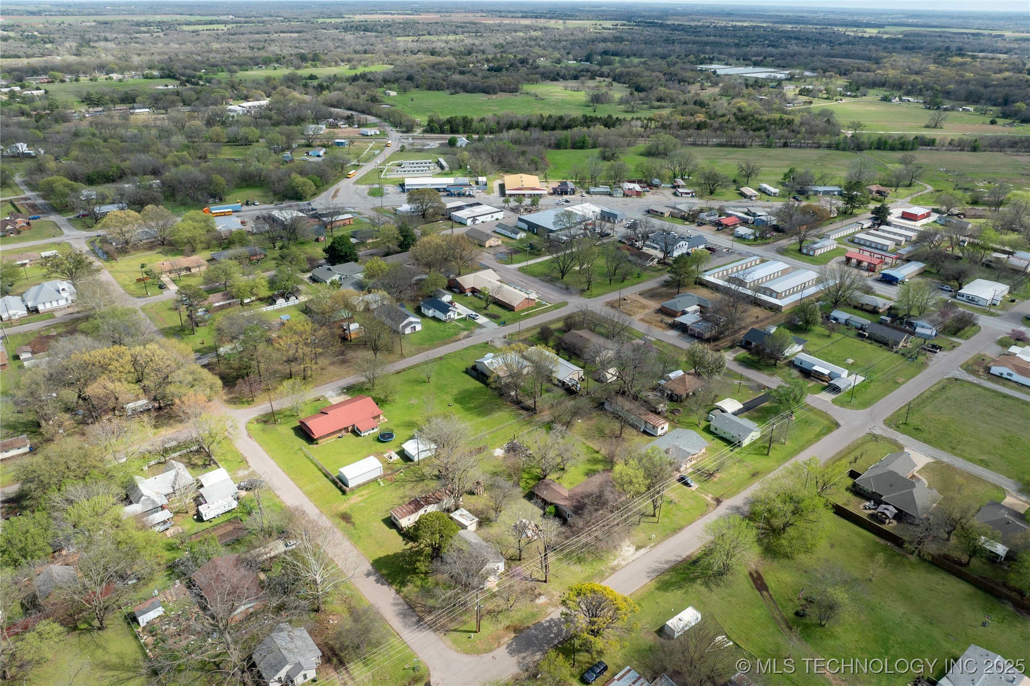 210 N Collins Property Photo 7