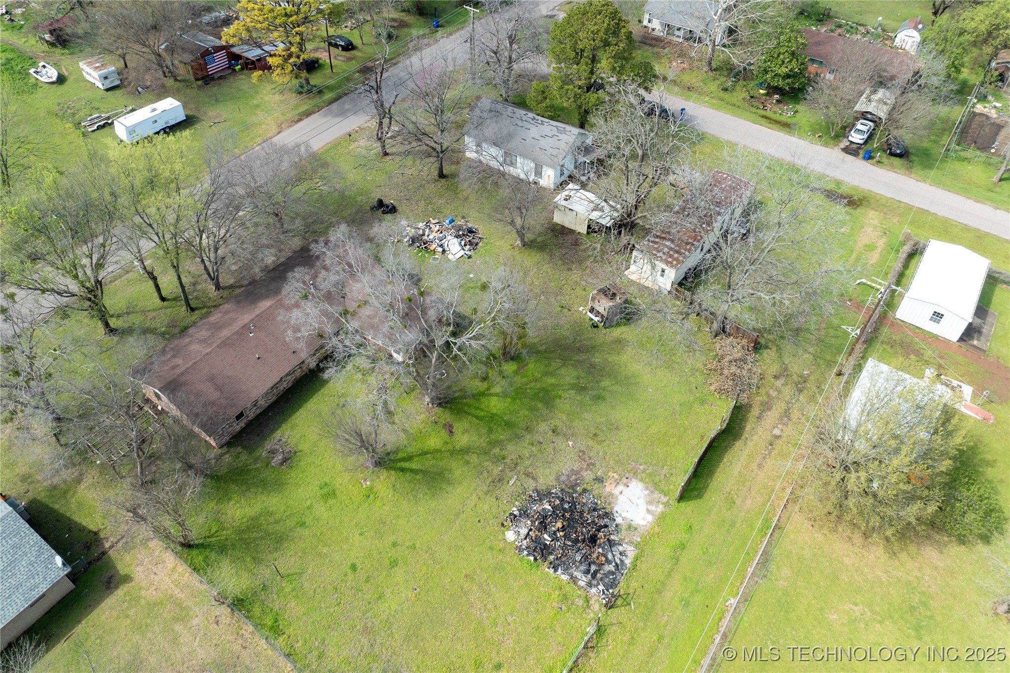 210 N Collins Property Photo 8