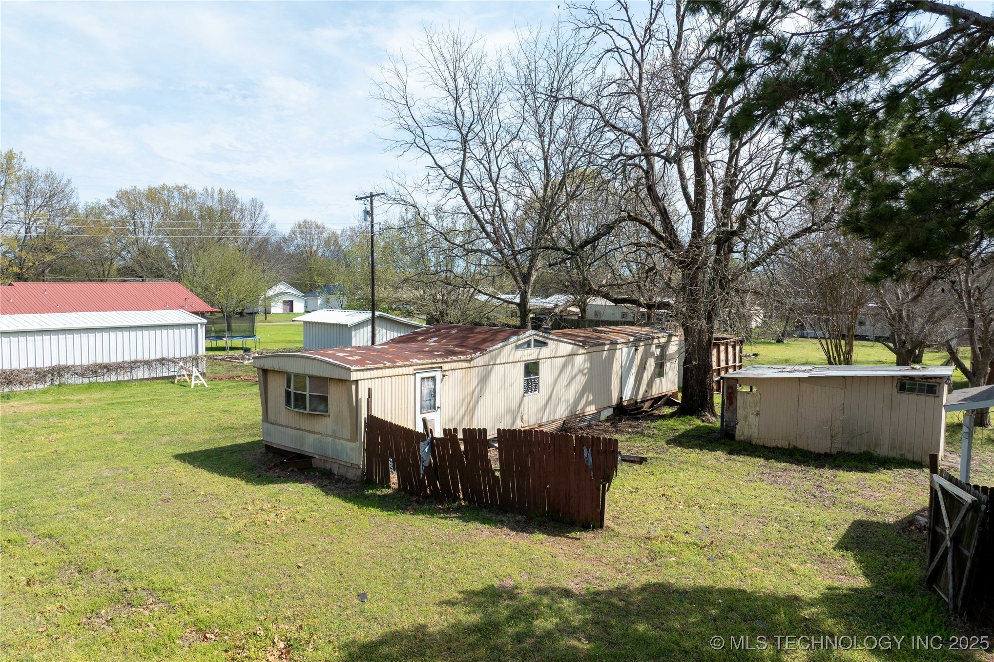 210 N Collins Property Photo 9