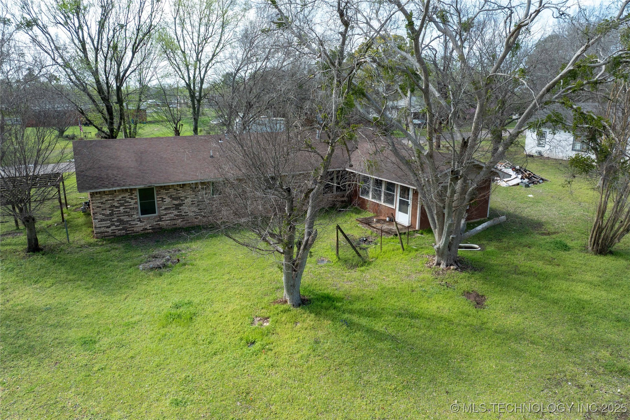 210 N Collins Property Photo 10