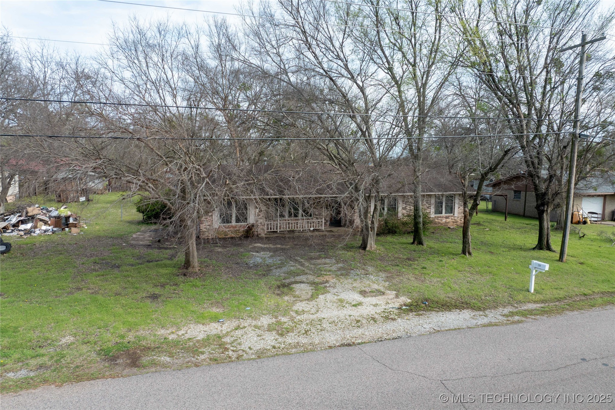 210 N Collins Property Photo 15