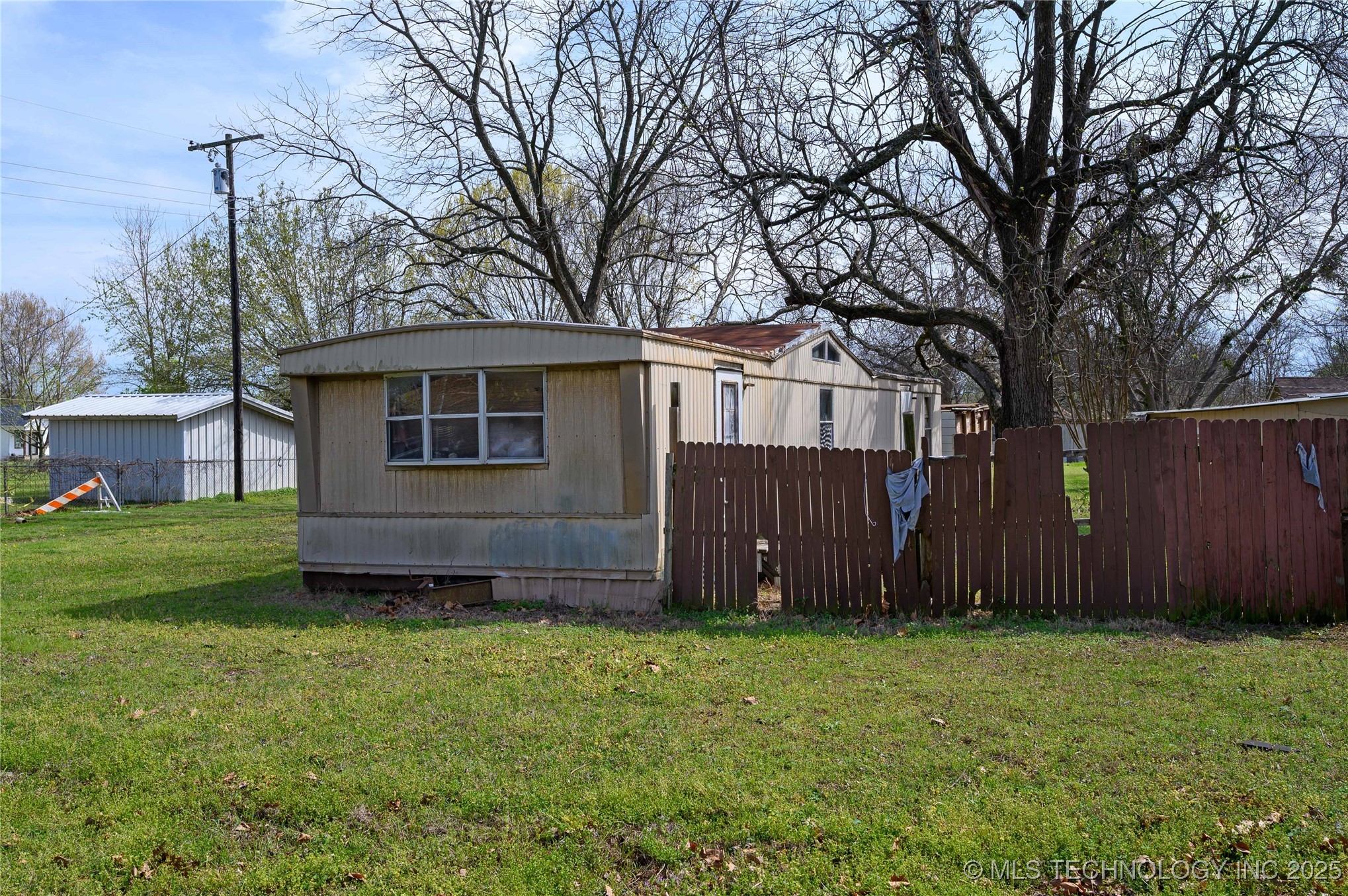 210 N Collins Property Photo 17